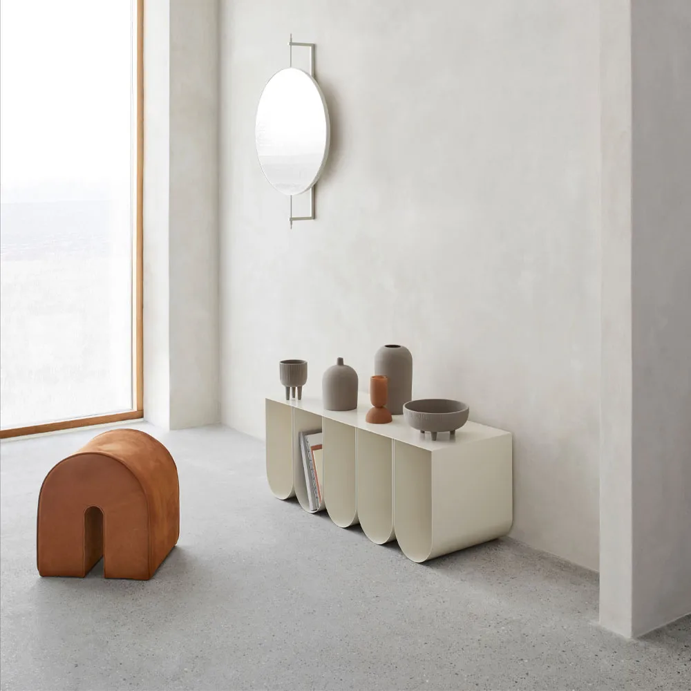 Curved 蒲团, 皮革_黑色 Kristina Dam Studio