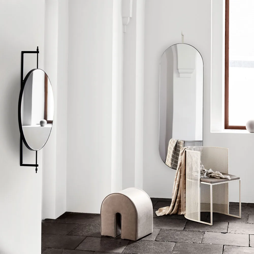 Curved 蒲团, 皮革_黑色 Kristina Dam Studio