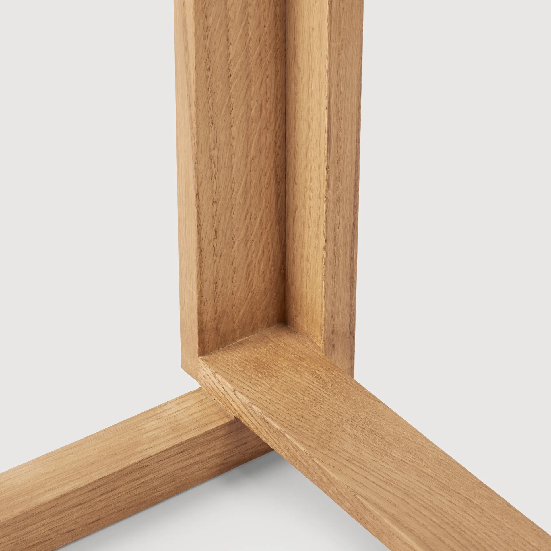 Outline bar 凳子 75 cm, Warm 漆橡木–拉丝不锈钢 Kristina Dam Studio