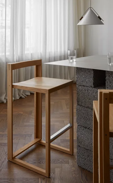 Outline bar 凳子 75 cm - Warm 漆橡木–拉丝不锈钢 - Kristina Dam Studio