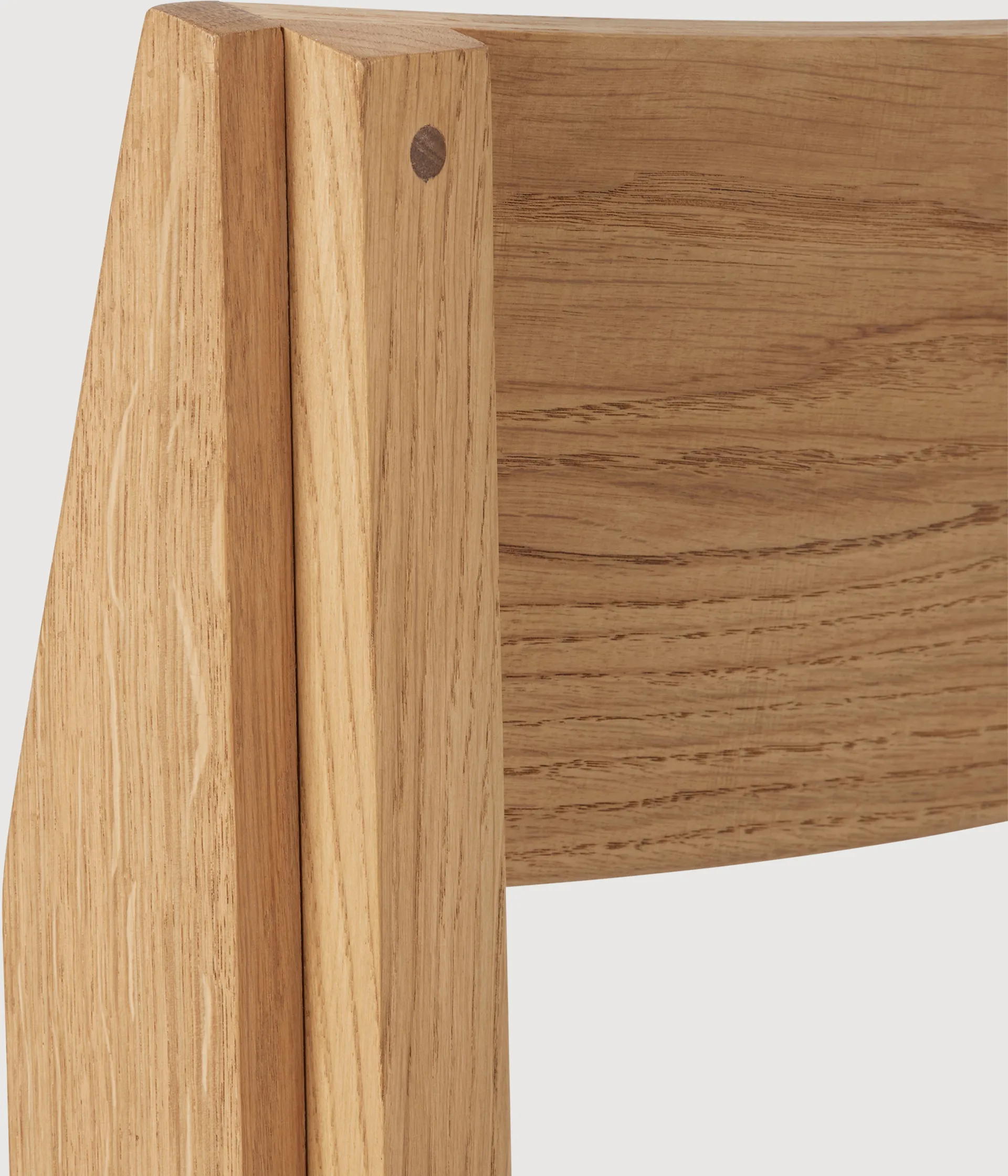 Outline 椅子, Warm 漆橡木-核桃色 Kristina Dam Studio