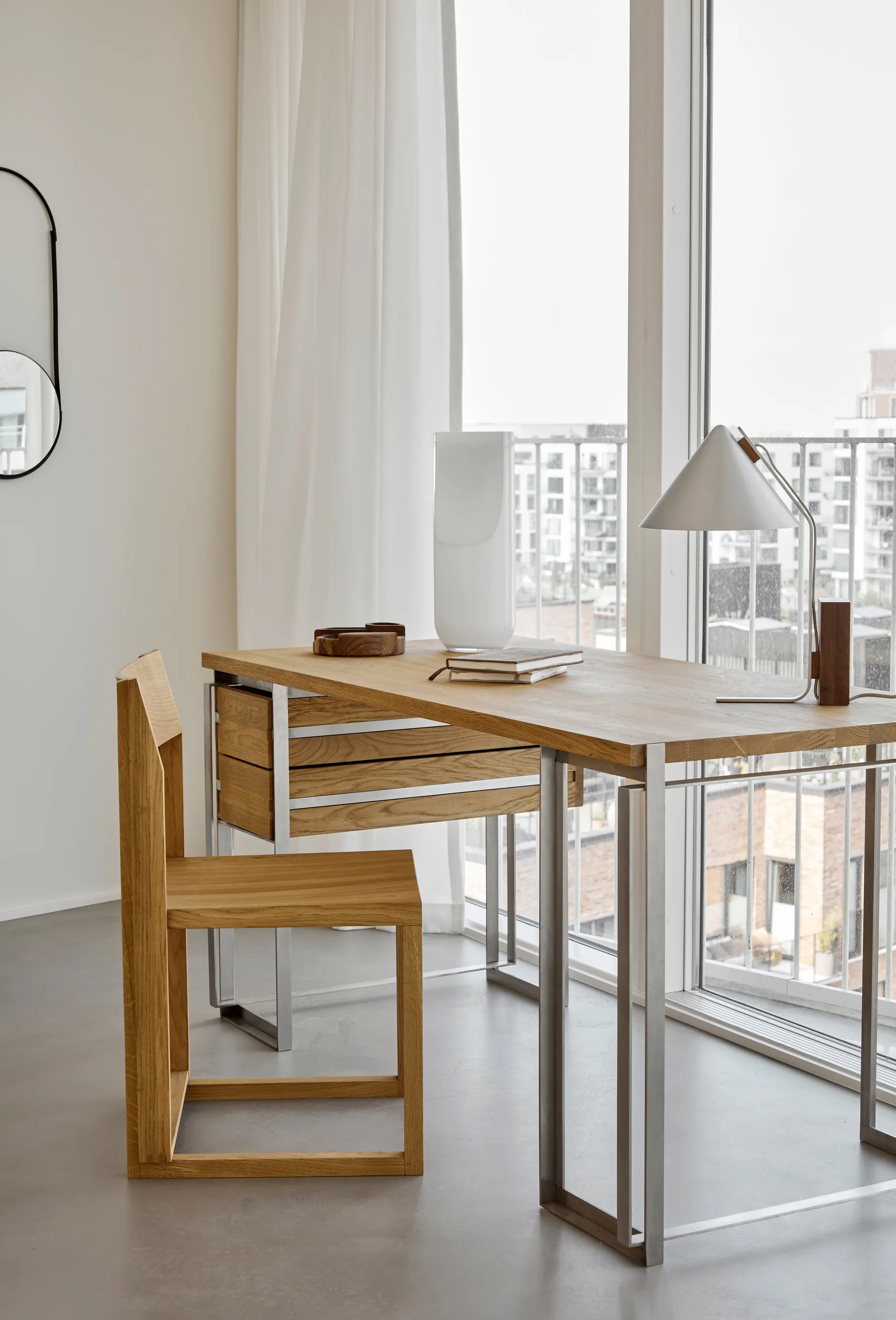 Outline 椅子, Warm 漆橡木-核桃色 Kristina Dam Studio