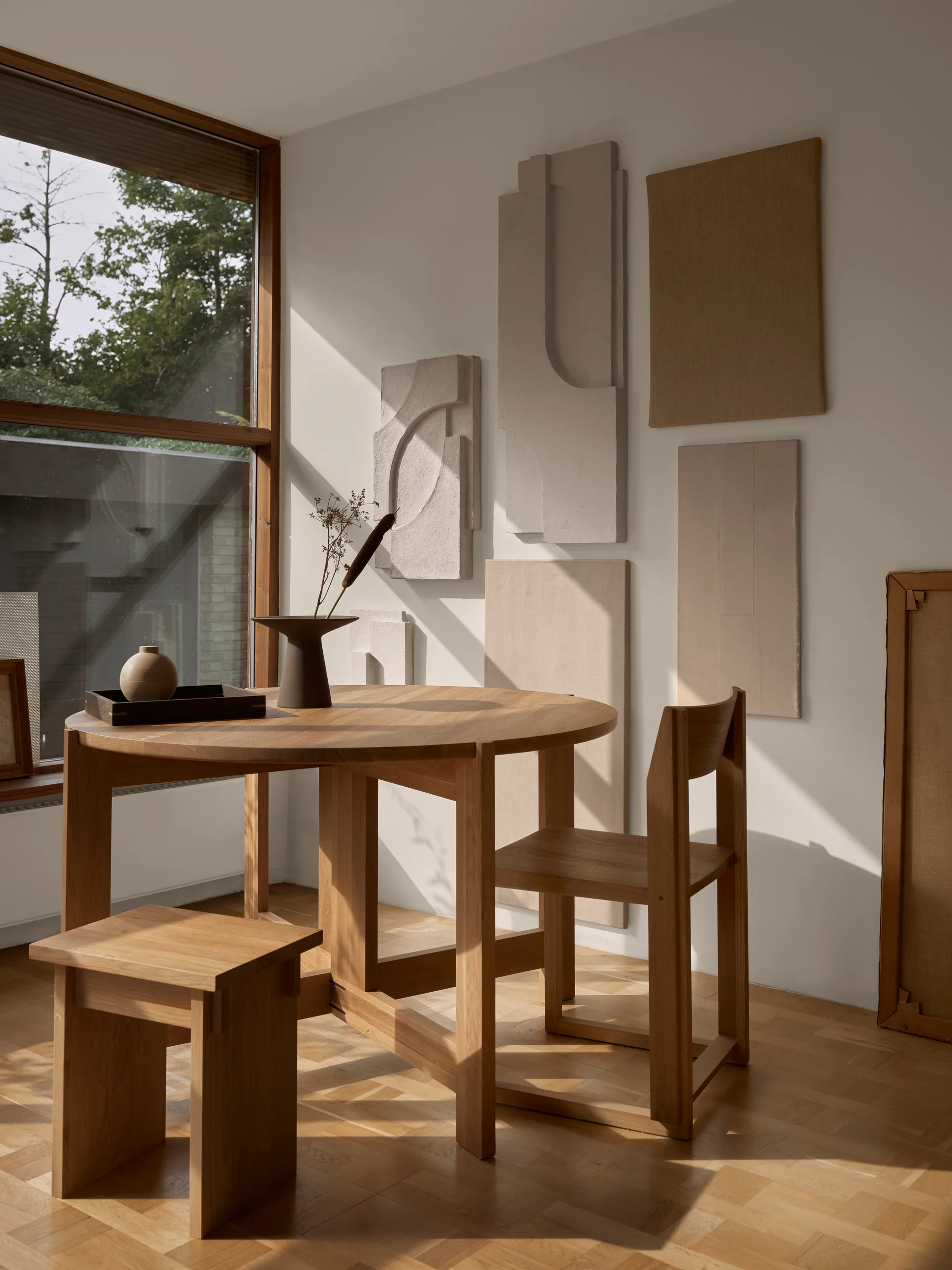 Outline 椅子, Warm 漆橡木-核桃色 Kristina Dam Studio