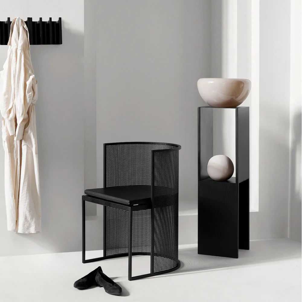 Pedestal 立柱造型北欧风格边几, 黑色 Kristina Dam Studio