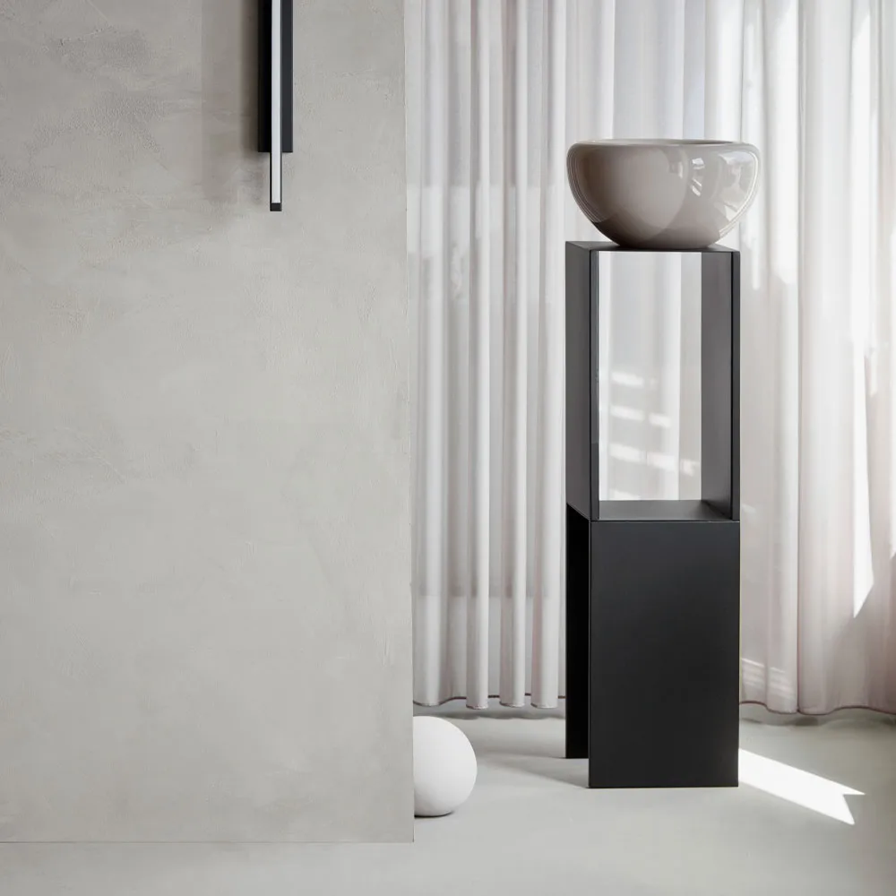 Pedestal 立柱造型北欧风格边几, 黑色 Kristina Dam Studio