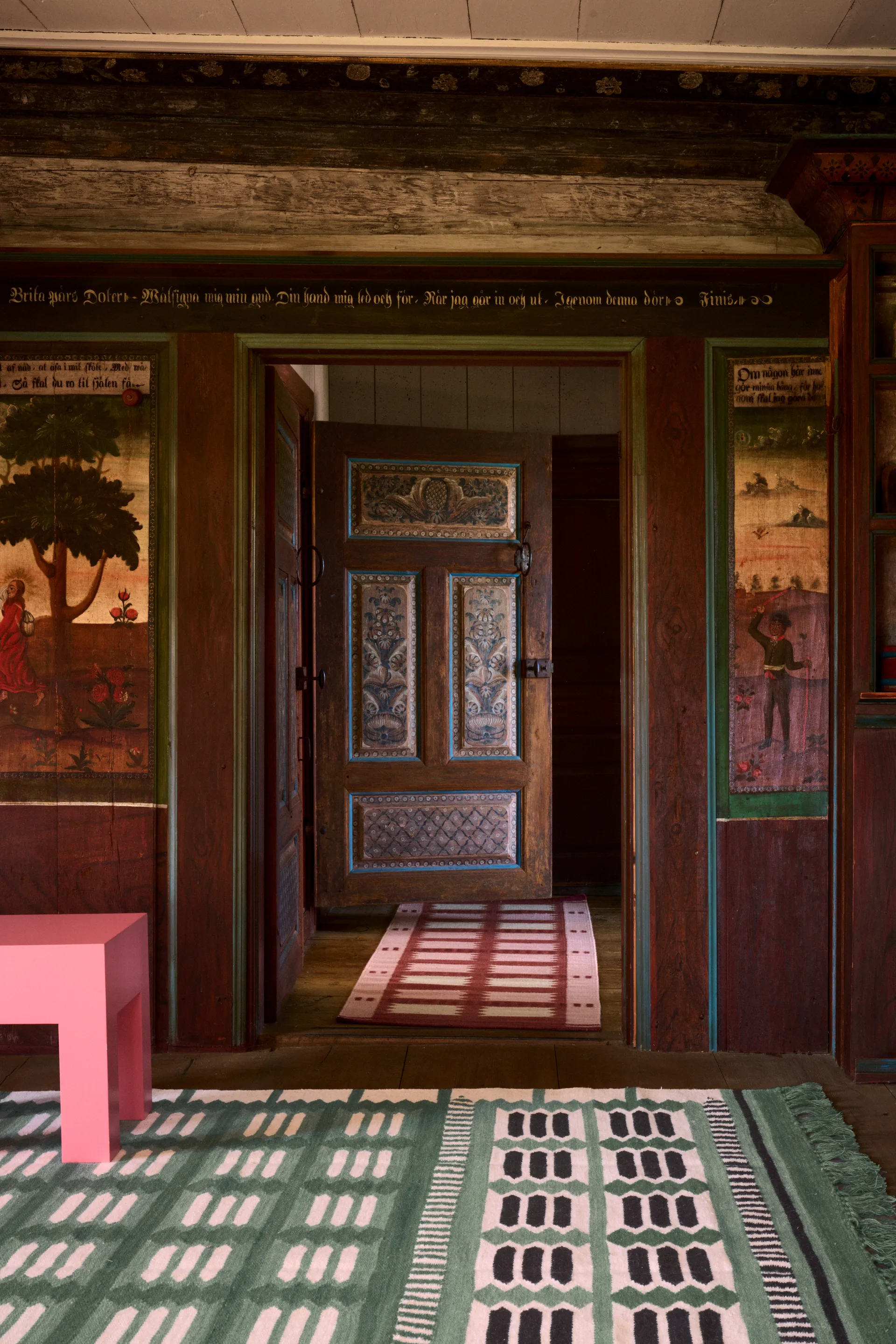 Röllakan Iris 地毯, Rasberry Layered