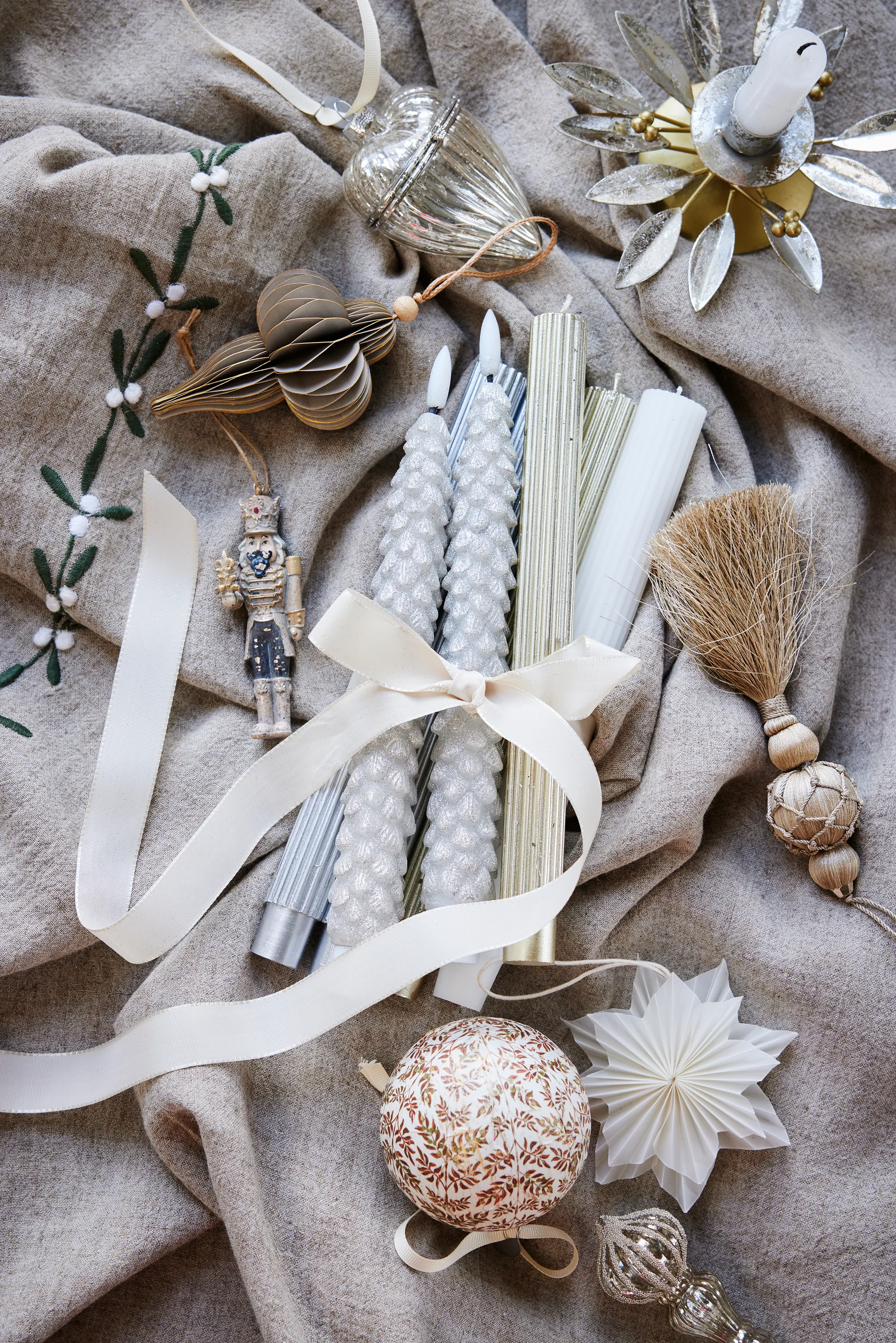 Livissia taper candles 24.5 cm 两件套装, 白色 Lene Bjerre