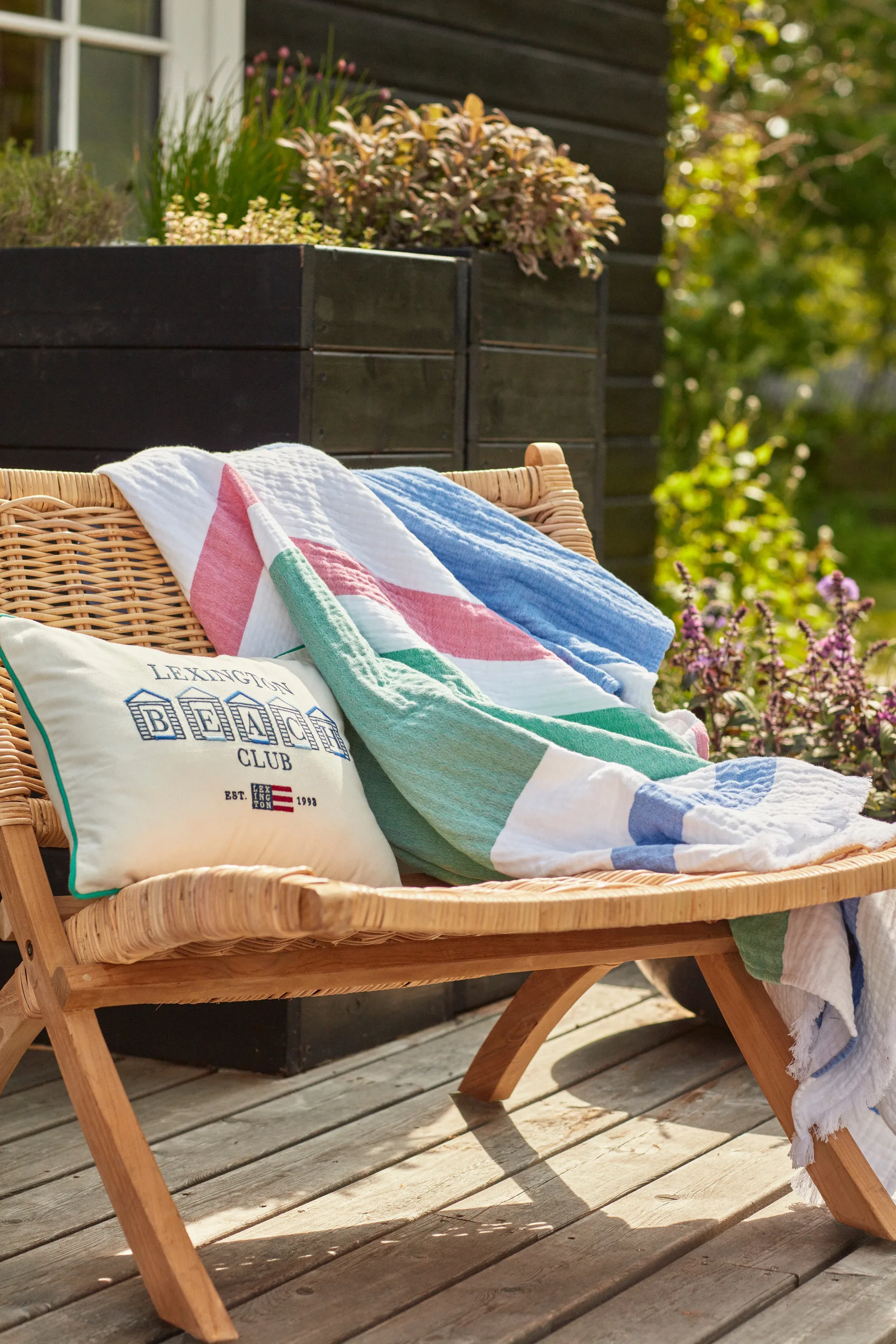 Beach Club 小 Embroidered 靠枕|靠垫 30x40 cm, Blue-white-green Lexington