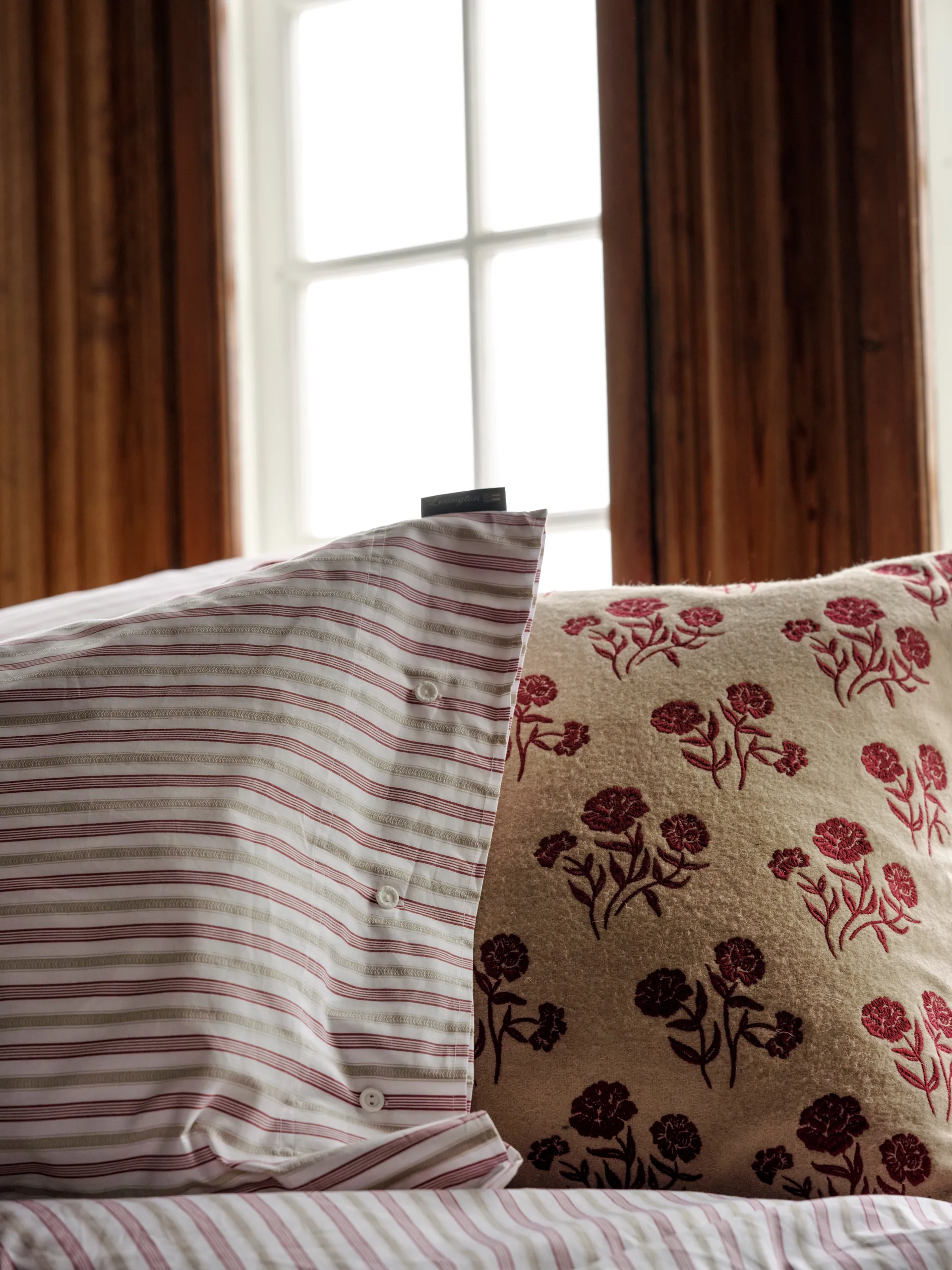 Dobby striped cotton poplin 枕头套 50x60 cm, 红色-米色-白色 Lexington