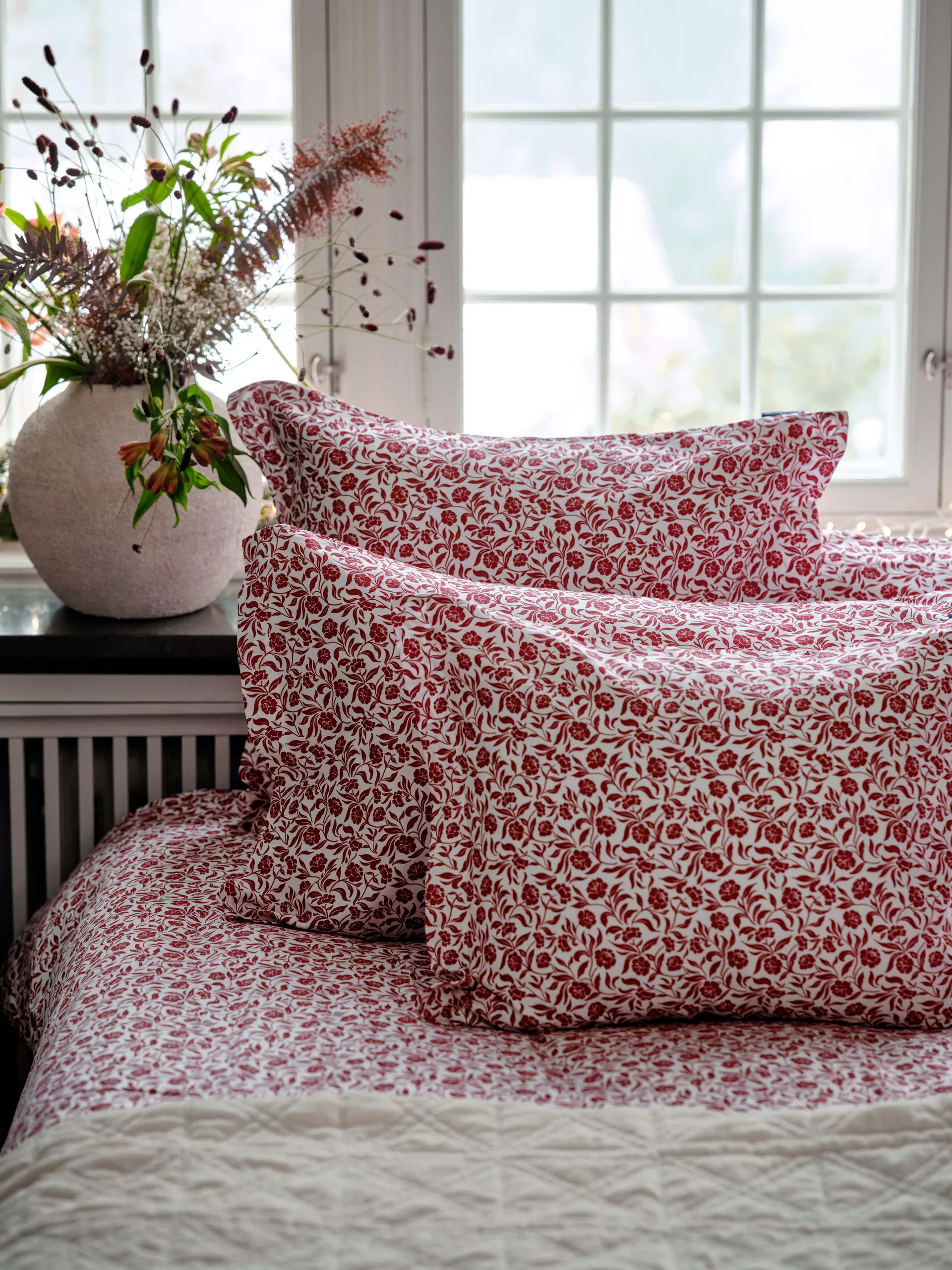 Flower printed cotton sateen 床上用品套装, 白色-红色 Lexington