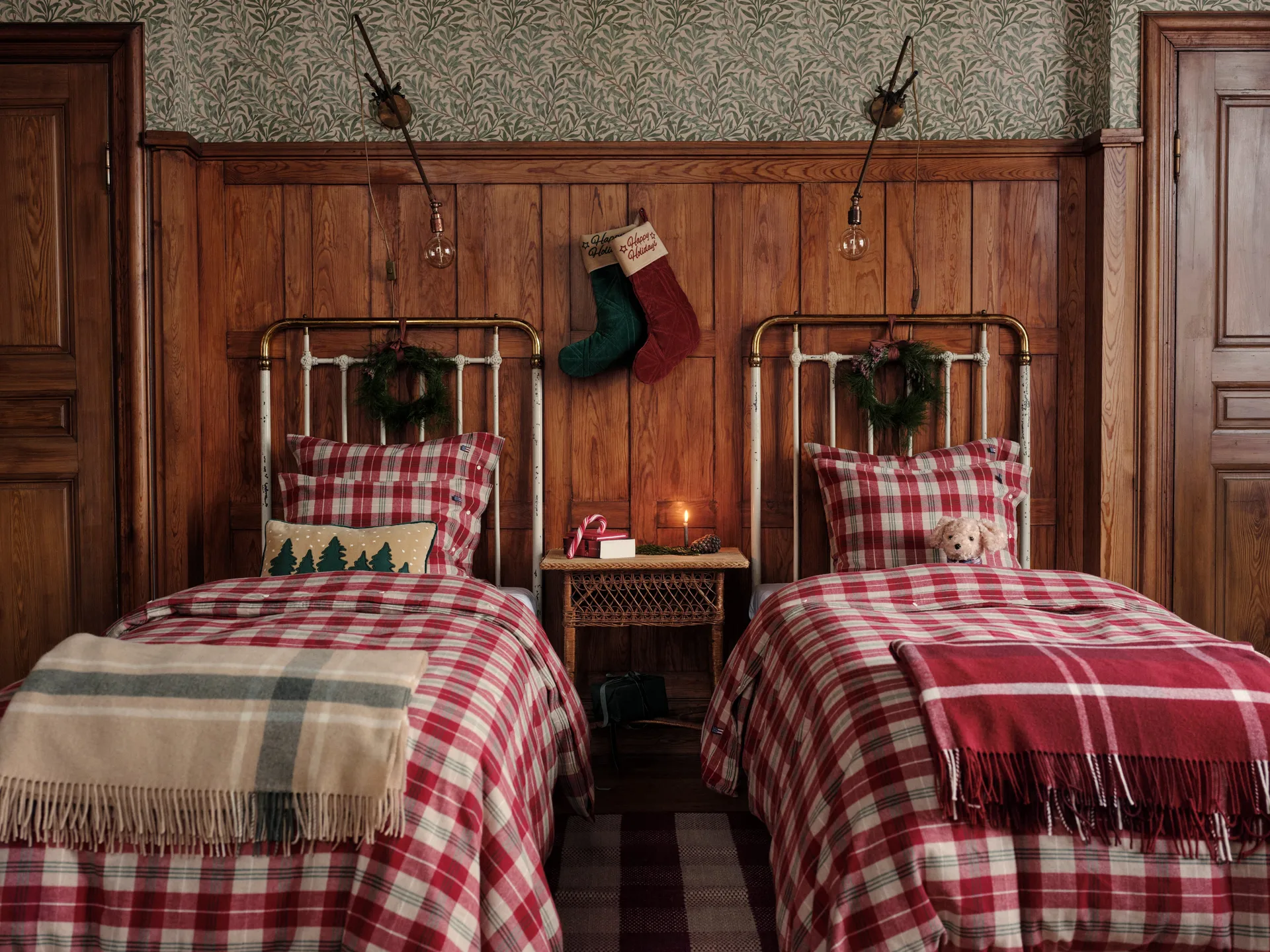 Happy Holidays velvet Christmas stocking, 红色 Lexington