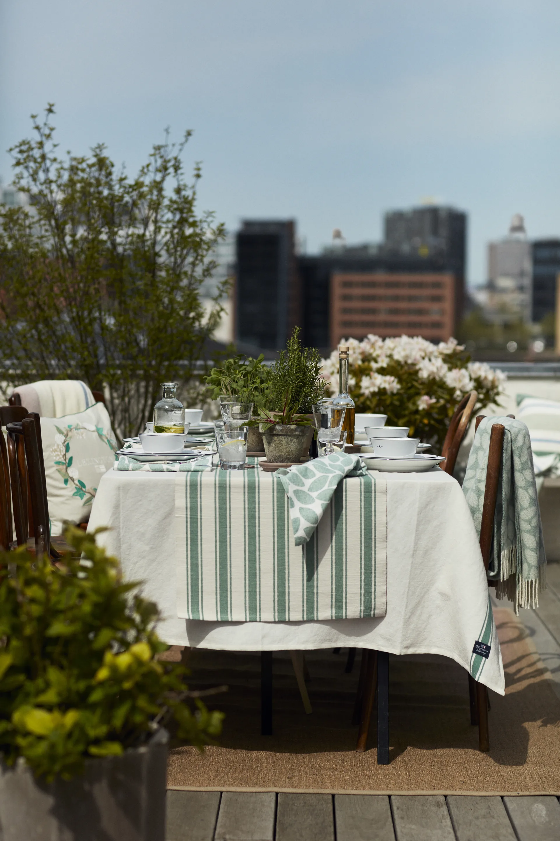 Leaves Recycled Wool Jacquard 羊毛毯子 130x170 cm, 绿色 Lexington