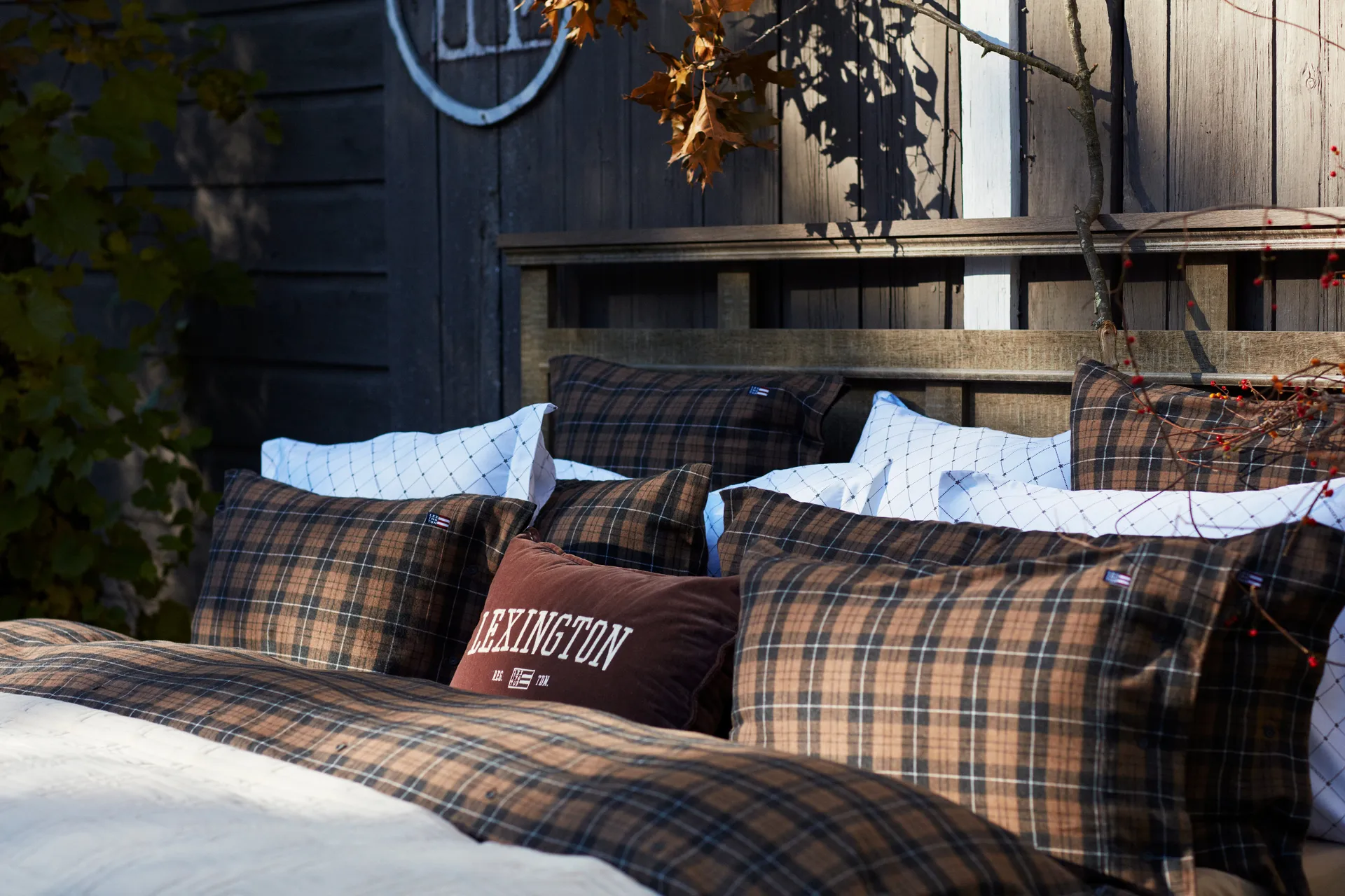 Logo Message Organic Cotton Velvet 靠枕|靠垫 40x60 cm, Brown Lexington