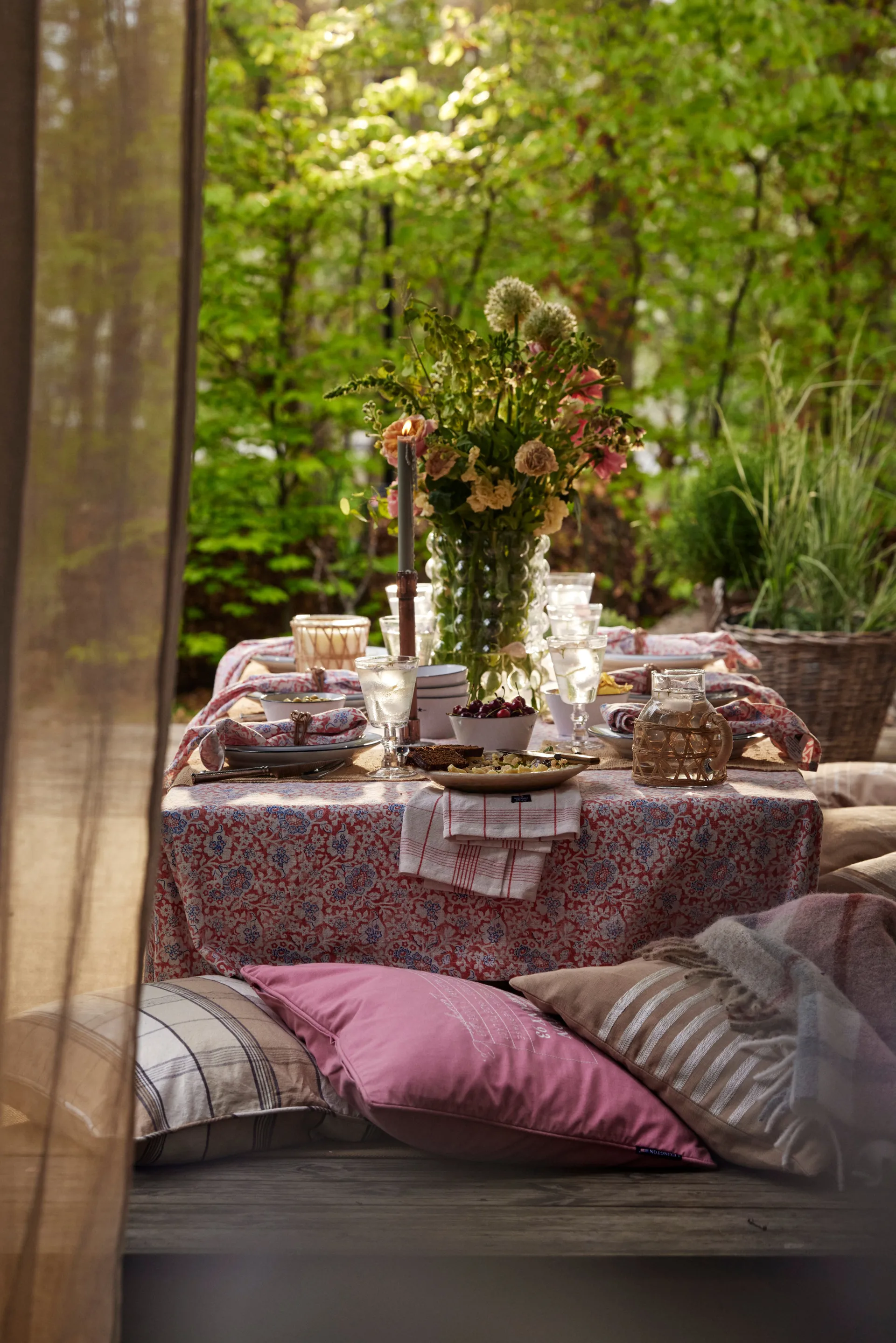 Printed Flowers Recycled Cotton 纺织品 餐巾纸 50x50 cm, 珊瑚红 Lexington