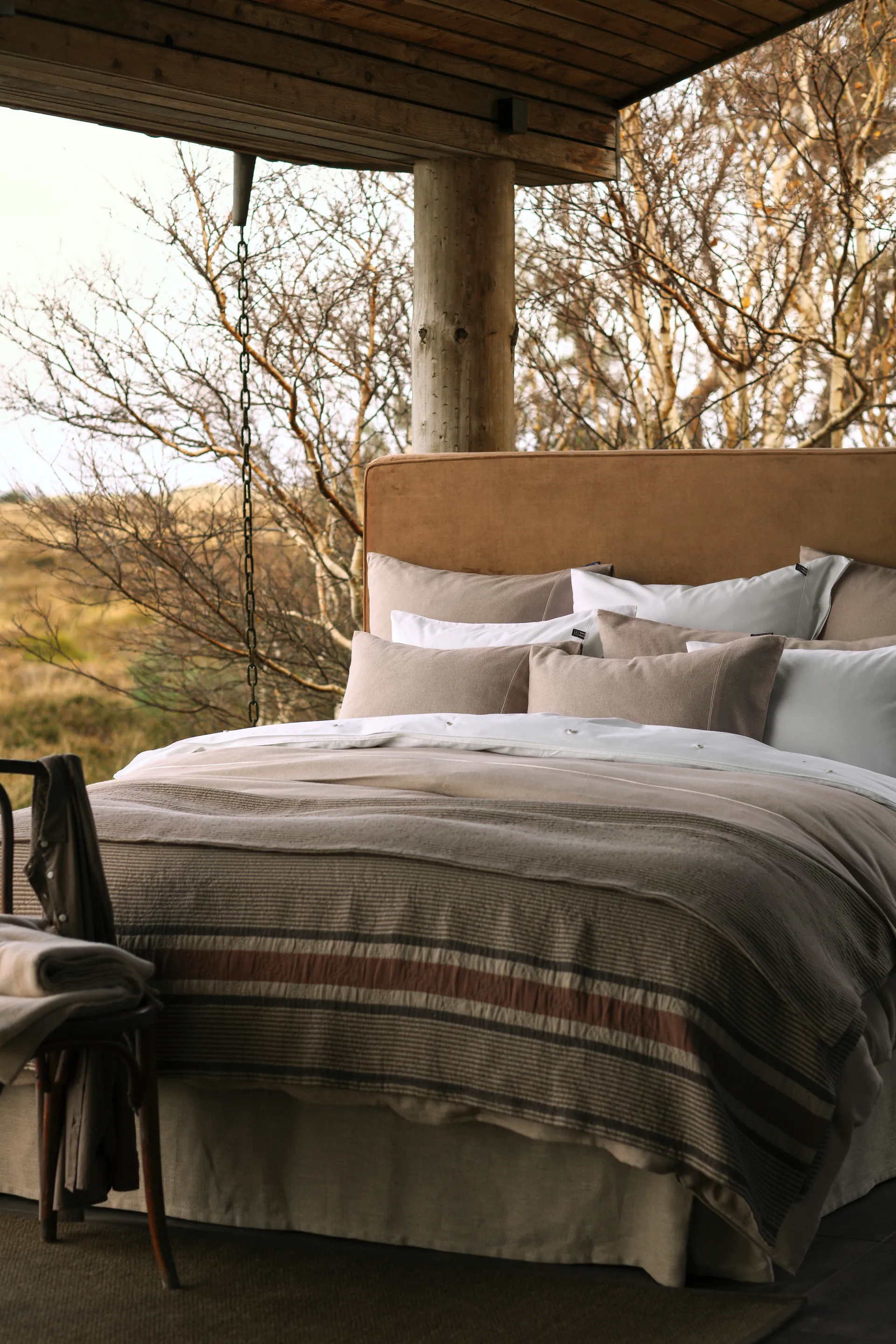 Side Striped Soft Quilted 床罩 240x260 cm, 米色 Lexington