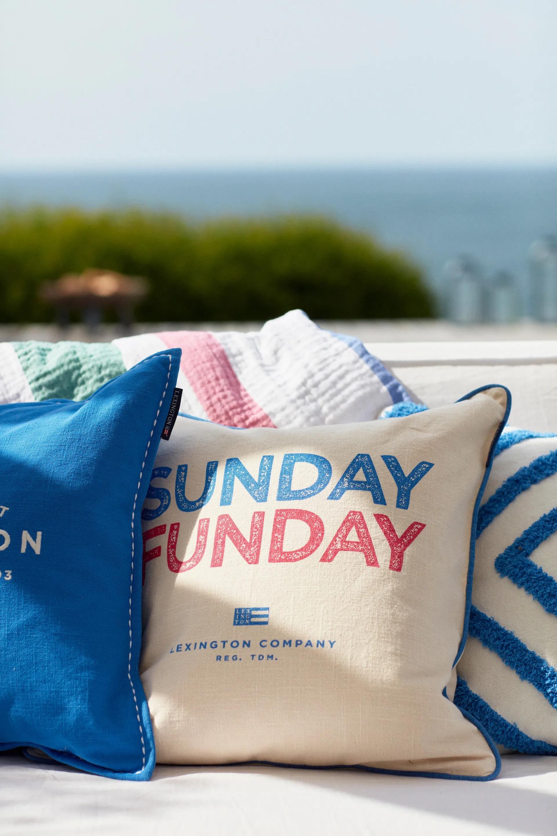 Sunday Funday Printed 枕头套 50x50 cm, Beige-blue-pink Lexington