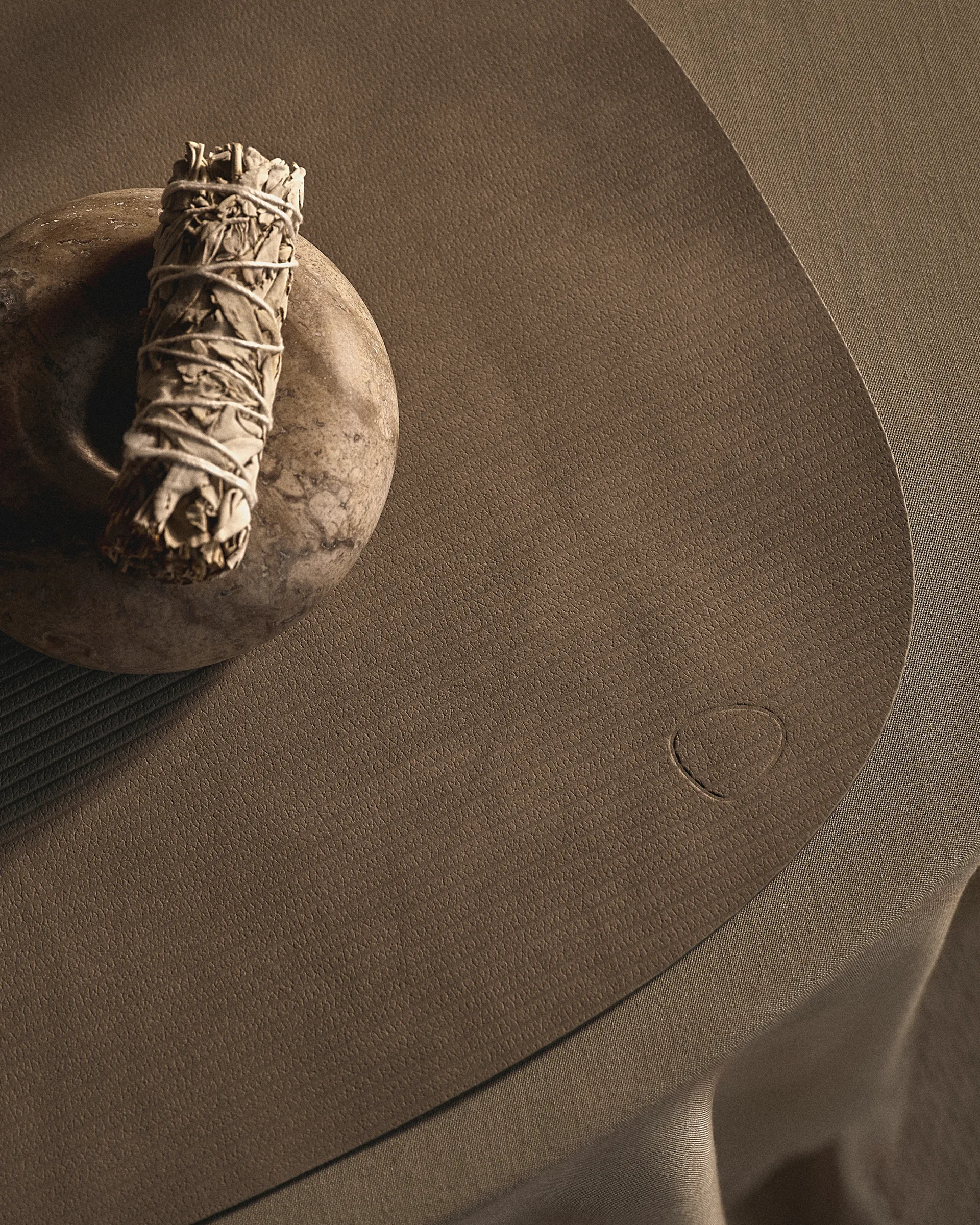 Corduroy 餐垫 curve L, Nomad 灰色 LIND DNA