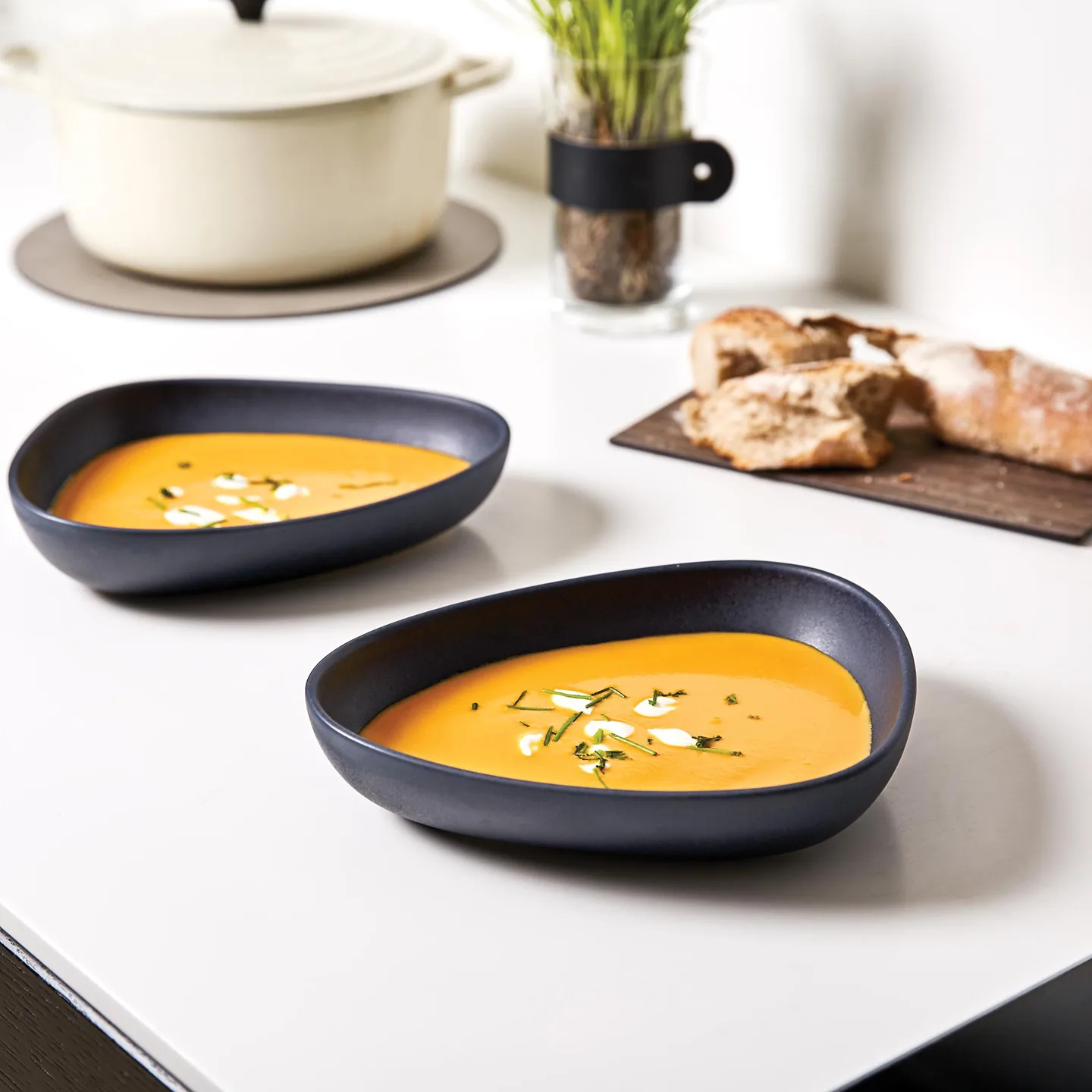 Curve Stoneware 深盘 19x22 cm, navy 蓝色 LIND DNA