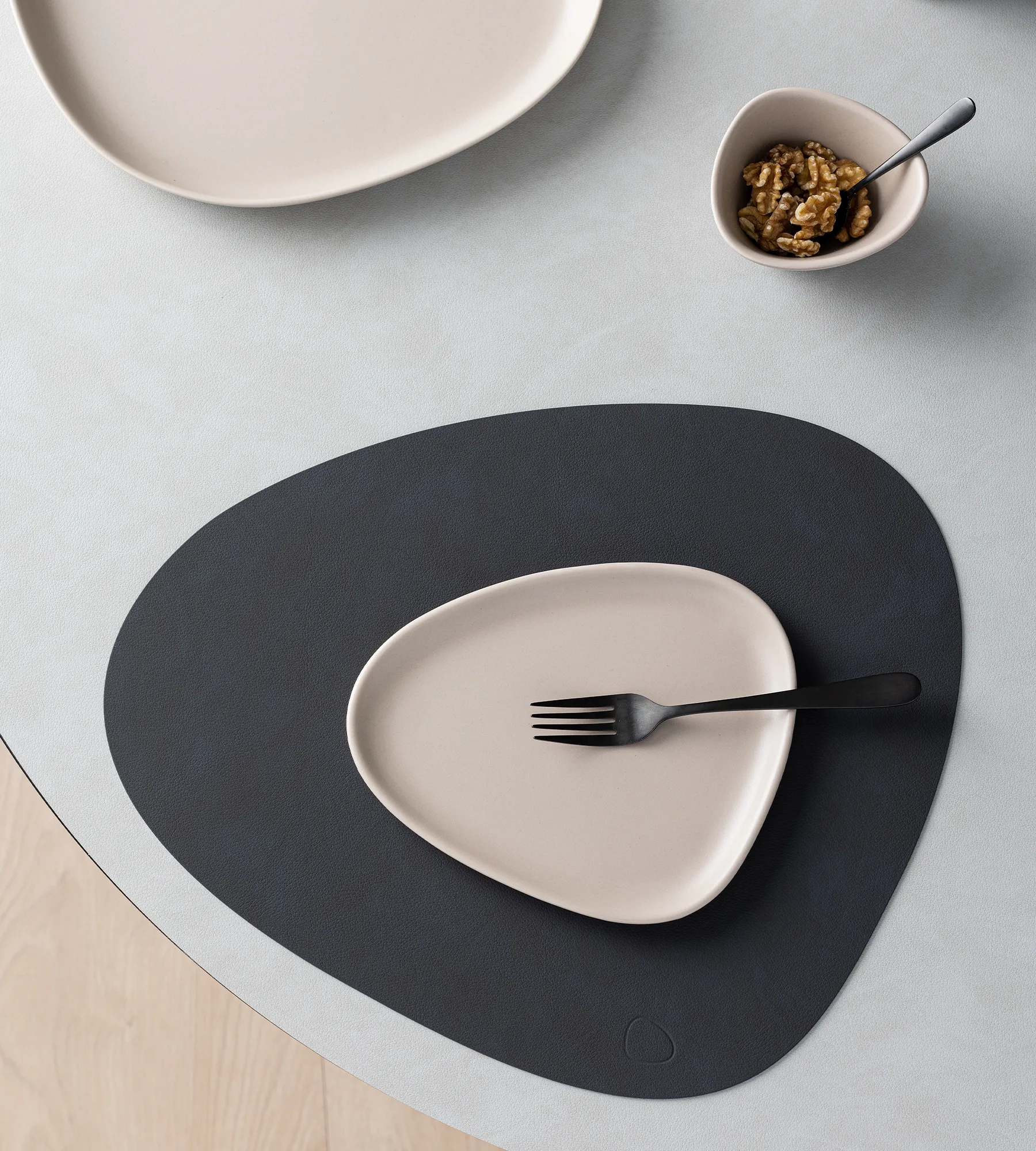Curve Stoneware 小盘 19x22cm, 沙色 LIND DNA