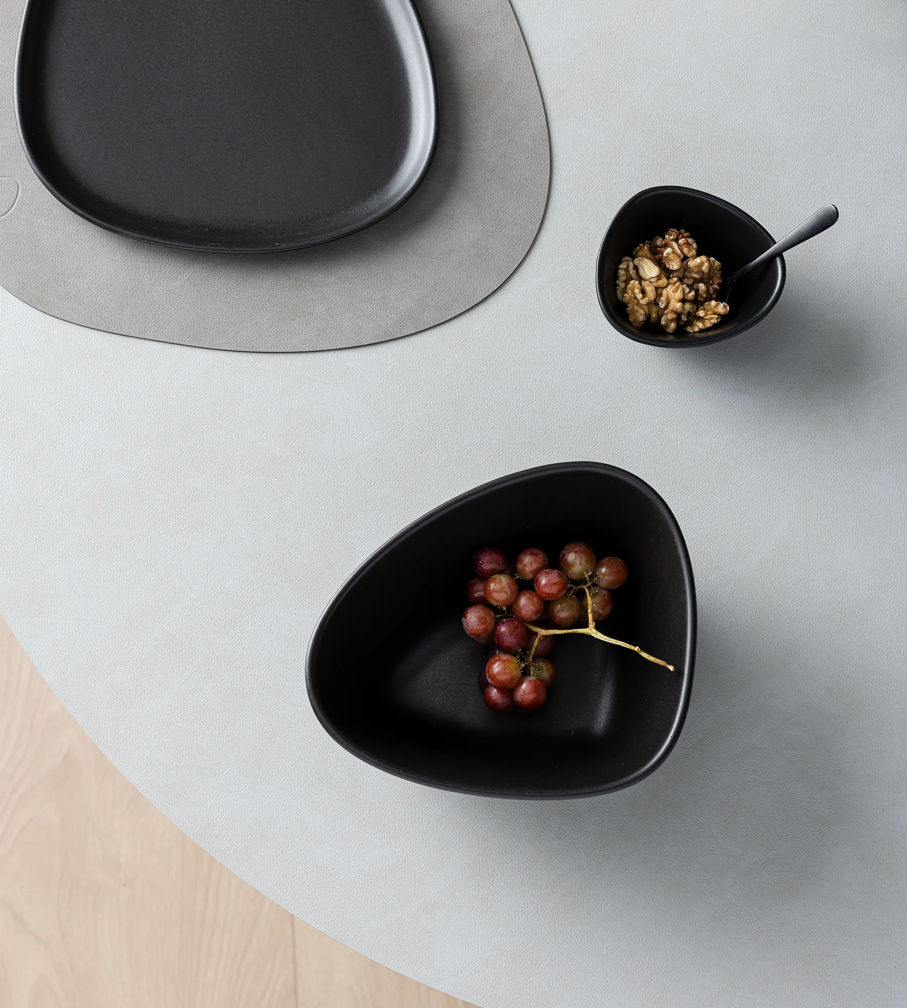 Curve Stoneware 碗 中号 20x22cm, 黑色 LIND DNA