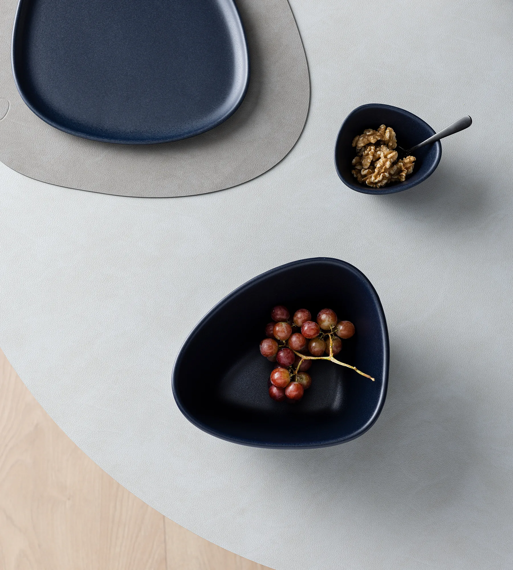 Curve Stoneware 碗 中号 20x22cm, 海军蓝 LIND DNA