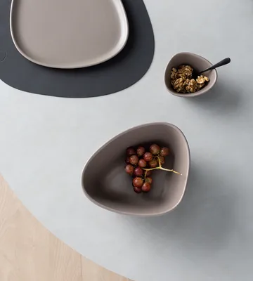Curve Stoneware 碗 中号 20x22cm - 暖灰色 - LIND DNA