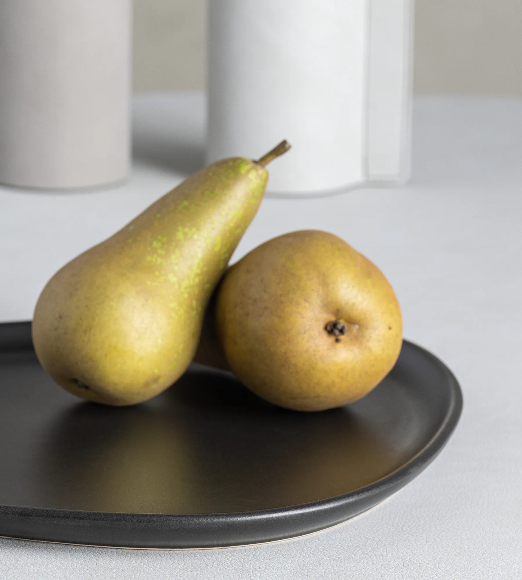 Curve Stoneware 盘 26x30cm, 黑色 LIND DNA