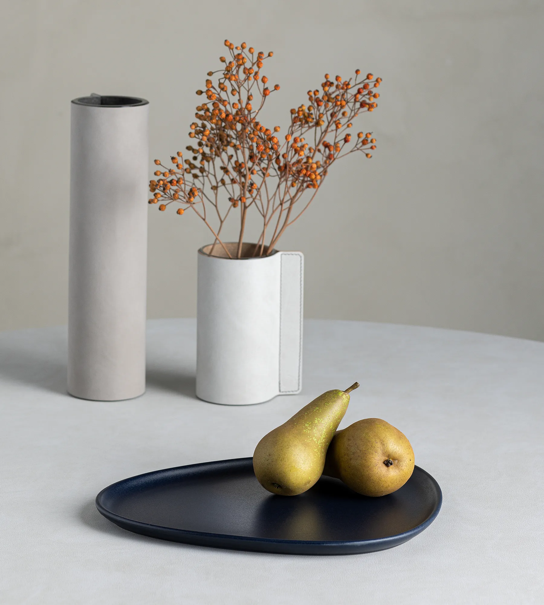 Curve Stoneware 盘 26x30cm, 藏蓝色 LIND DNA