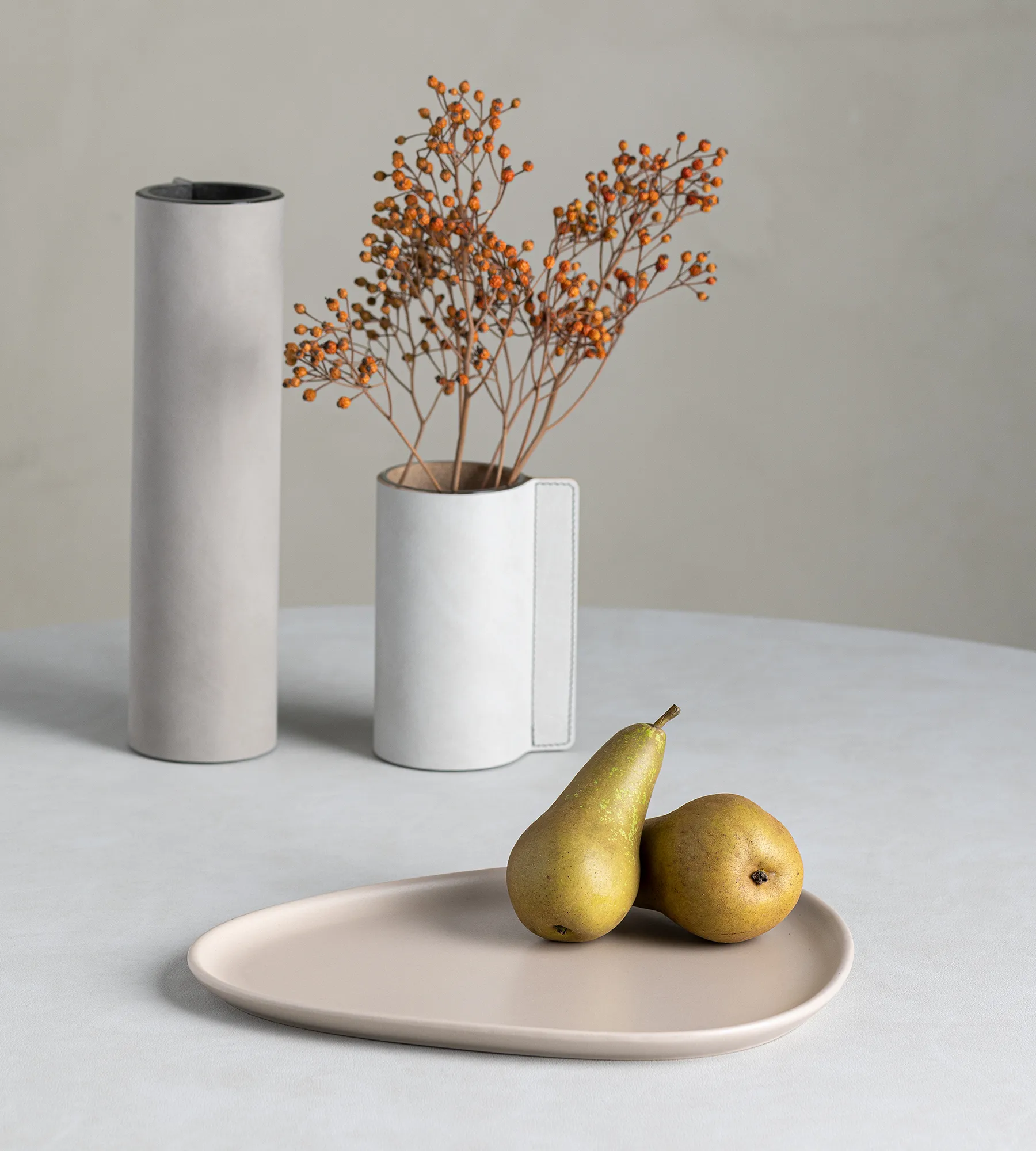 Curve Stoneware 盘 26x30cm, 沙色 LIND DNA