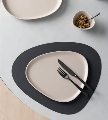 Curve Stoneware 盘 26x30cm - 沙色 - LIND DNA