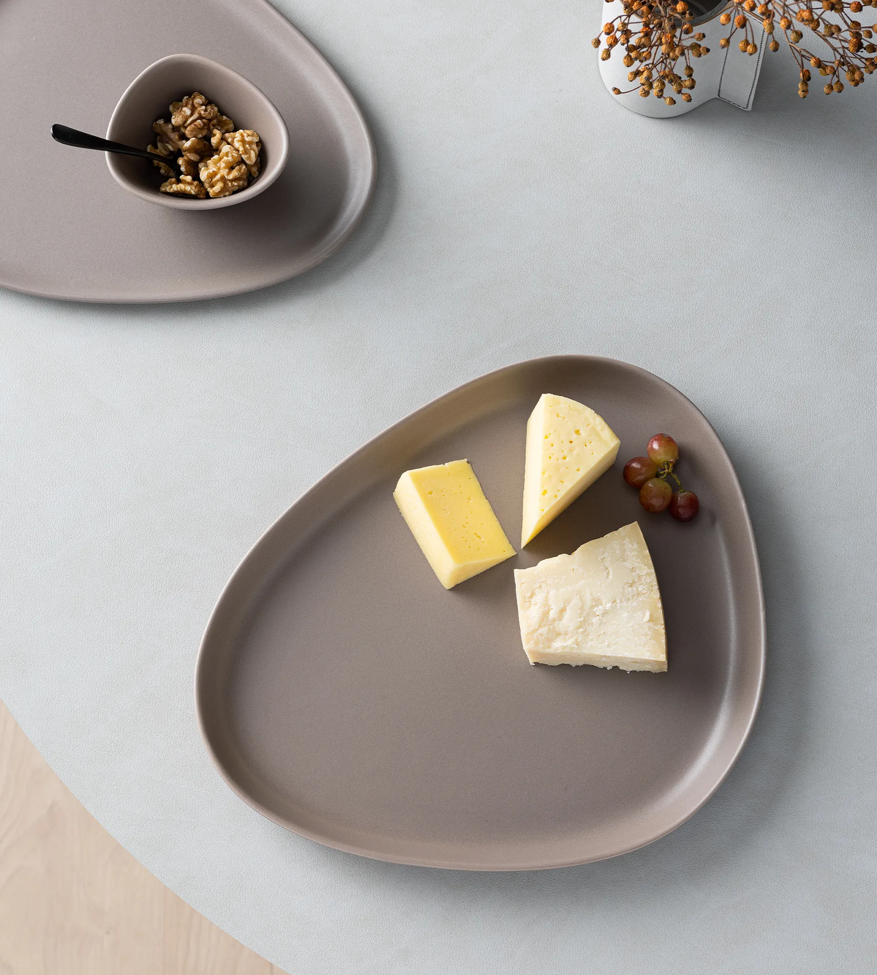 Curve Stoneware serving 碟 30x35 cm, Warm 灰色 LIND DNA