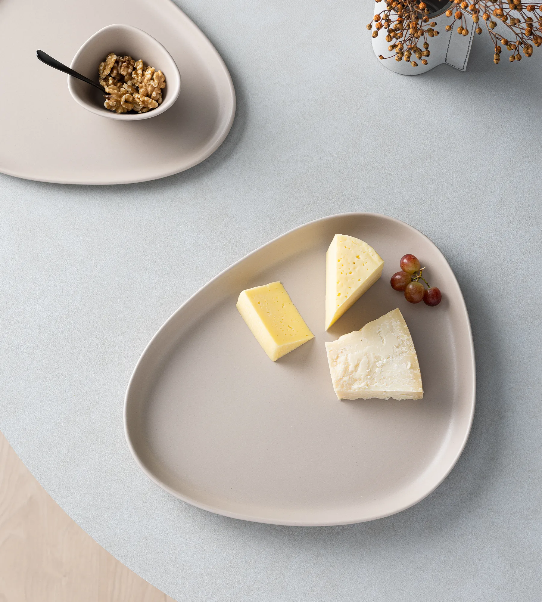 Curve Stoneware serving 碟 30x35 cm, 沙色 LIND DNA