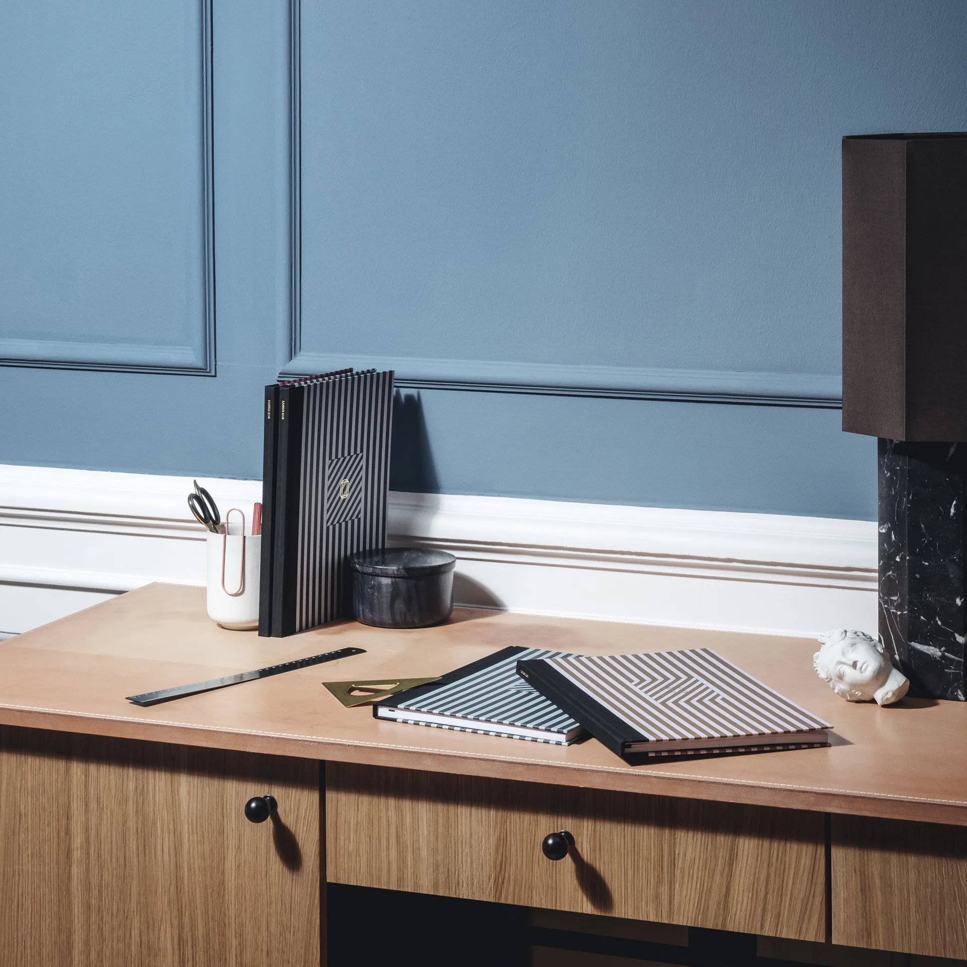 The eight over eight 灯座, 黑色 marble Louise Roe