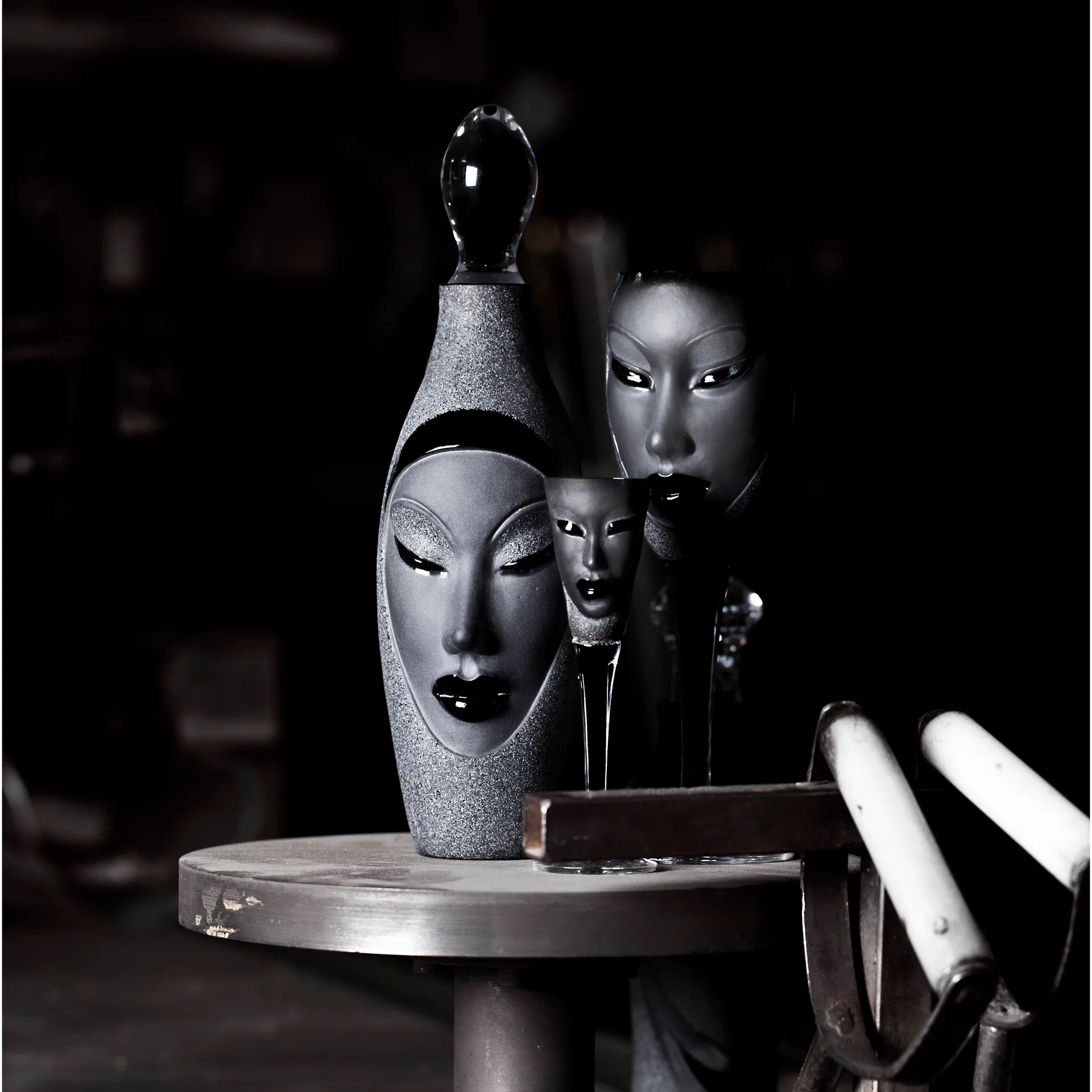 Electra carafe 1 l, 黑色 Målerås Glasbruk