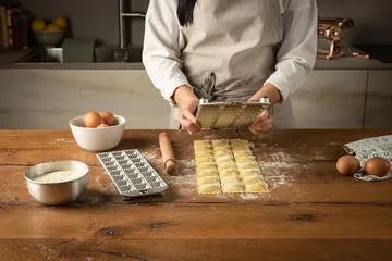 Marcato 方形馄饨面皮配件 含滚轮 - 24件装 - Marcato