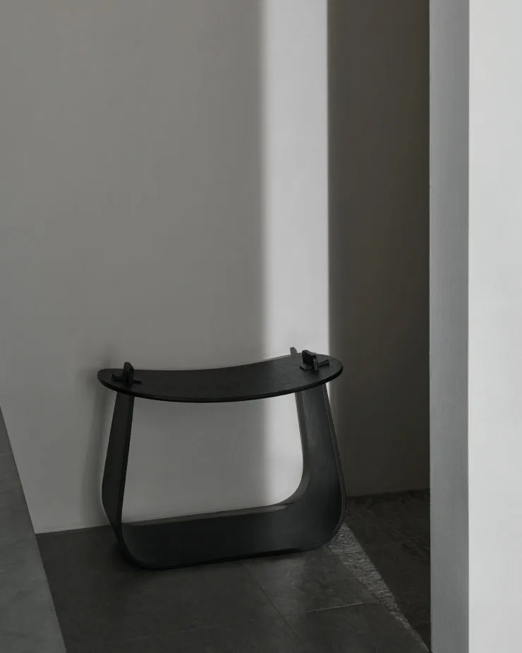 Harry 椅子, Dark stained oak Massproductions