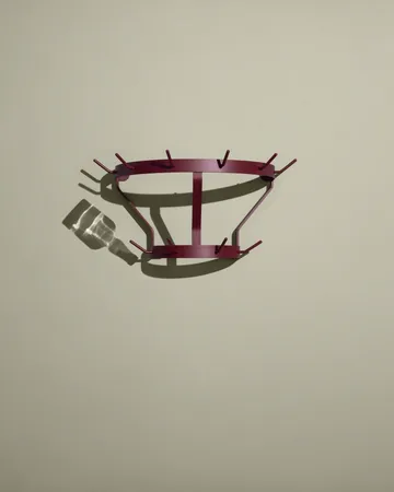 Marcel 挂墙式衣架 - 酒红色 - Massproductions