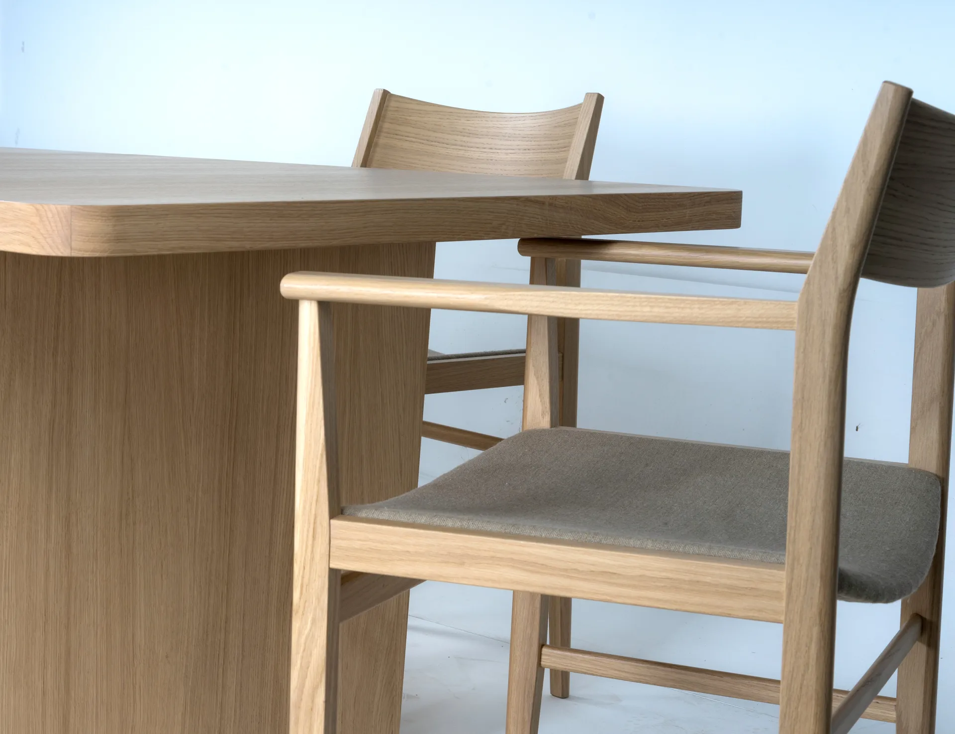 Siza 扶手椅, 白色橡木-亚麻色 seat Mavis