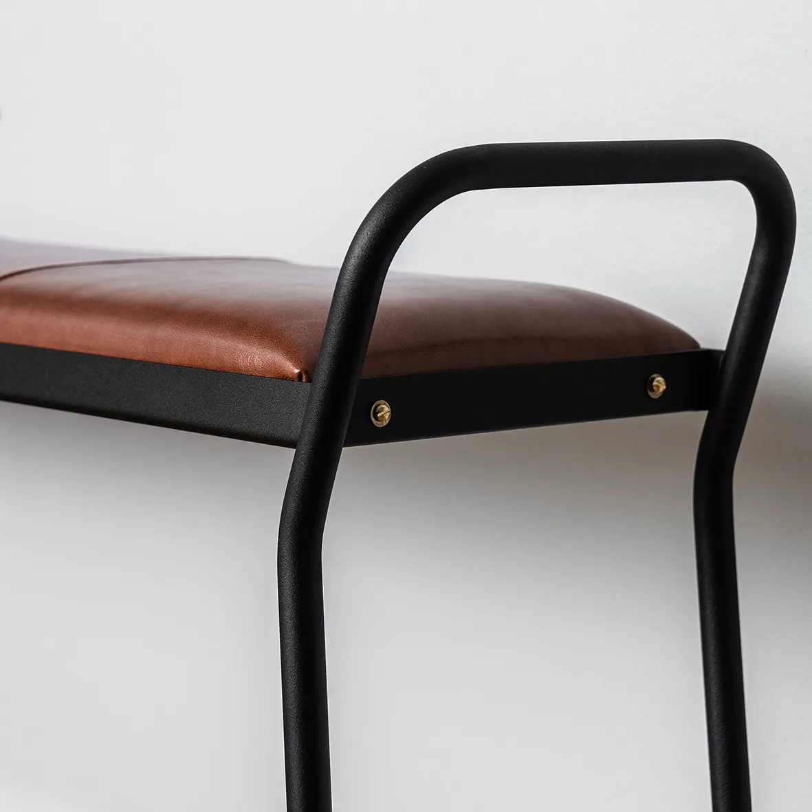 Anytwo stool 凳子, 黑色-vintage cognac Maze