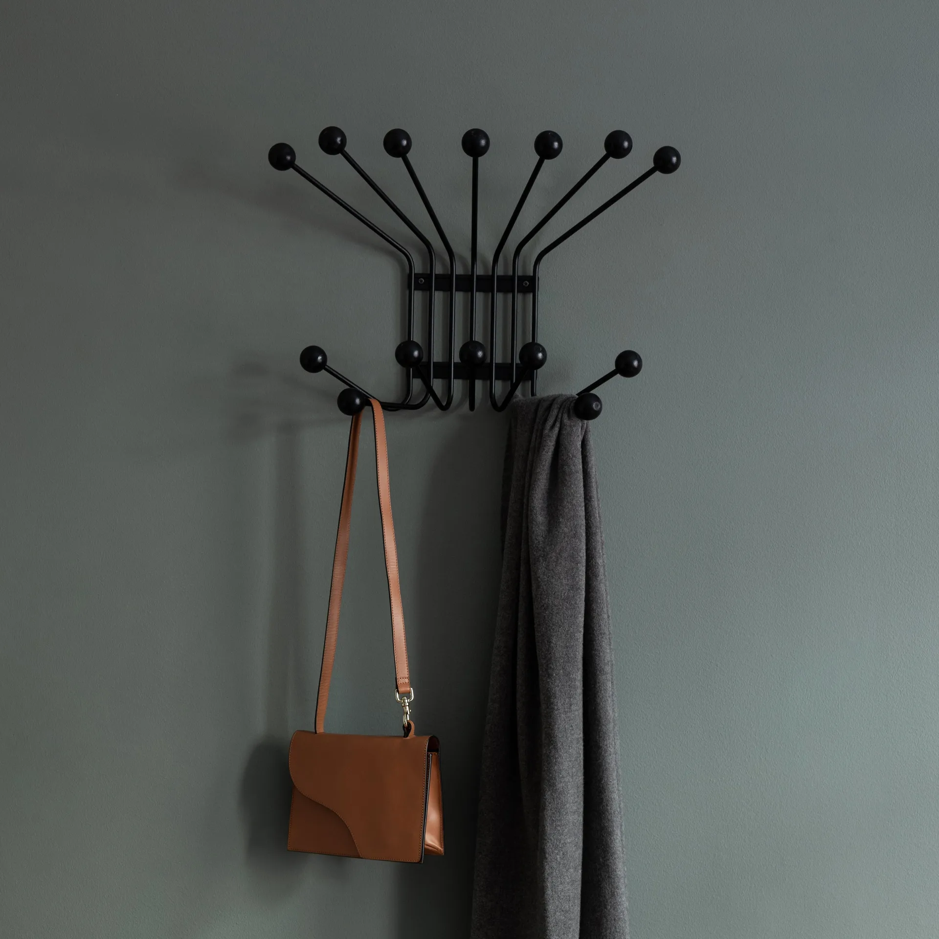 Bill L hanger, 黑色 Maze