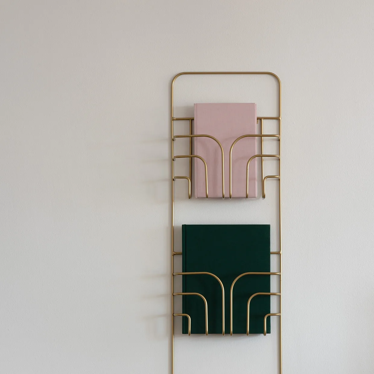 Now magazine holder, brass Maze