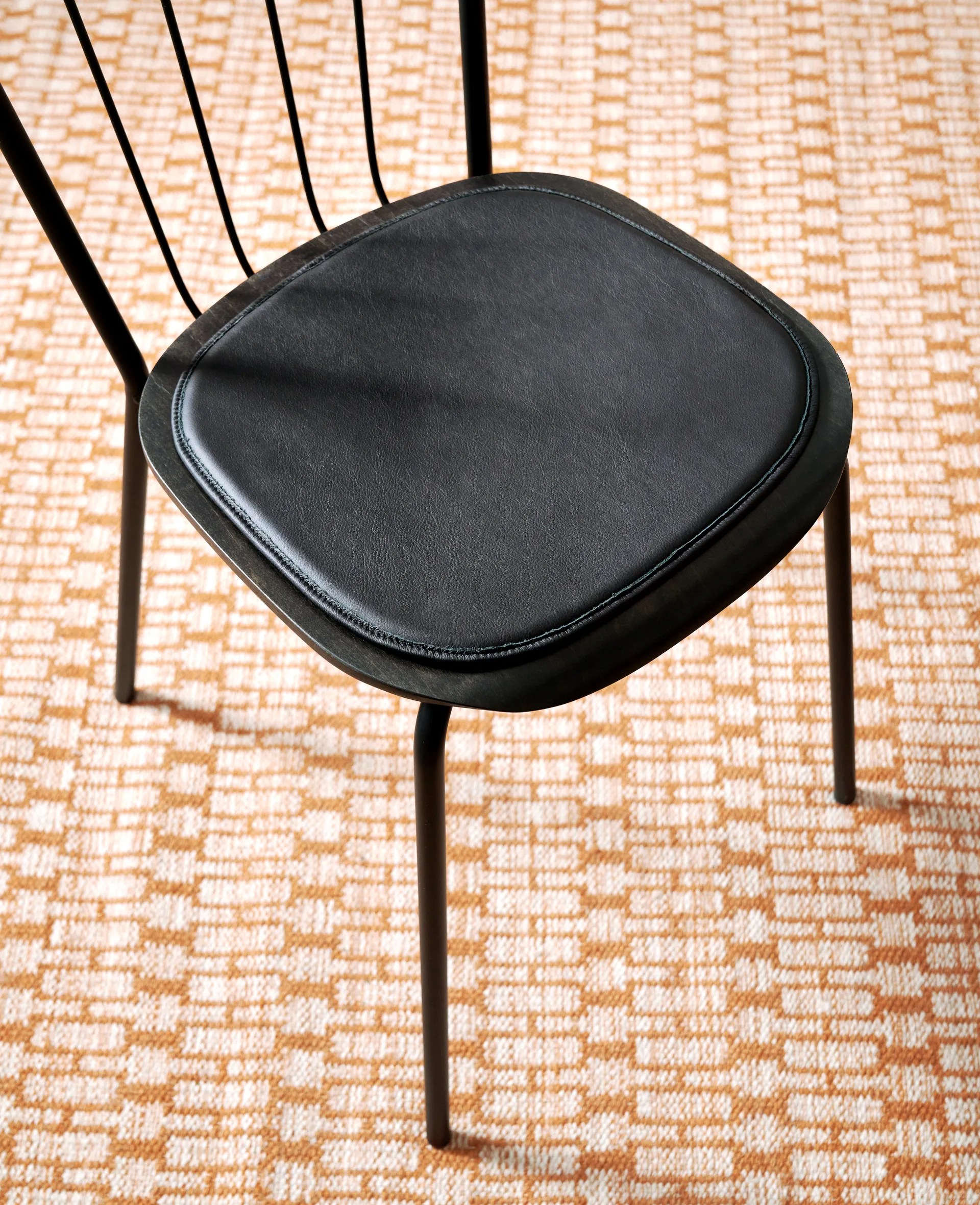 Same Seat Cushion 座垫35x37cm, 黑色 Maze
