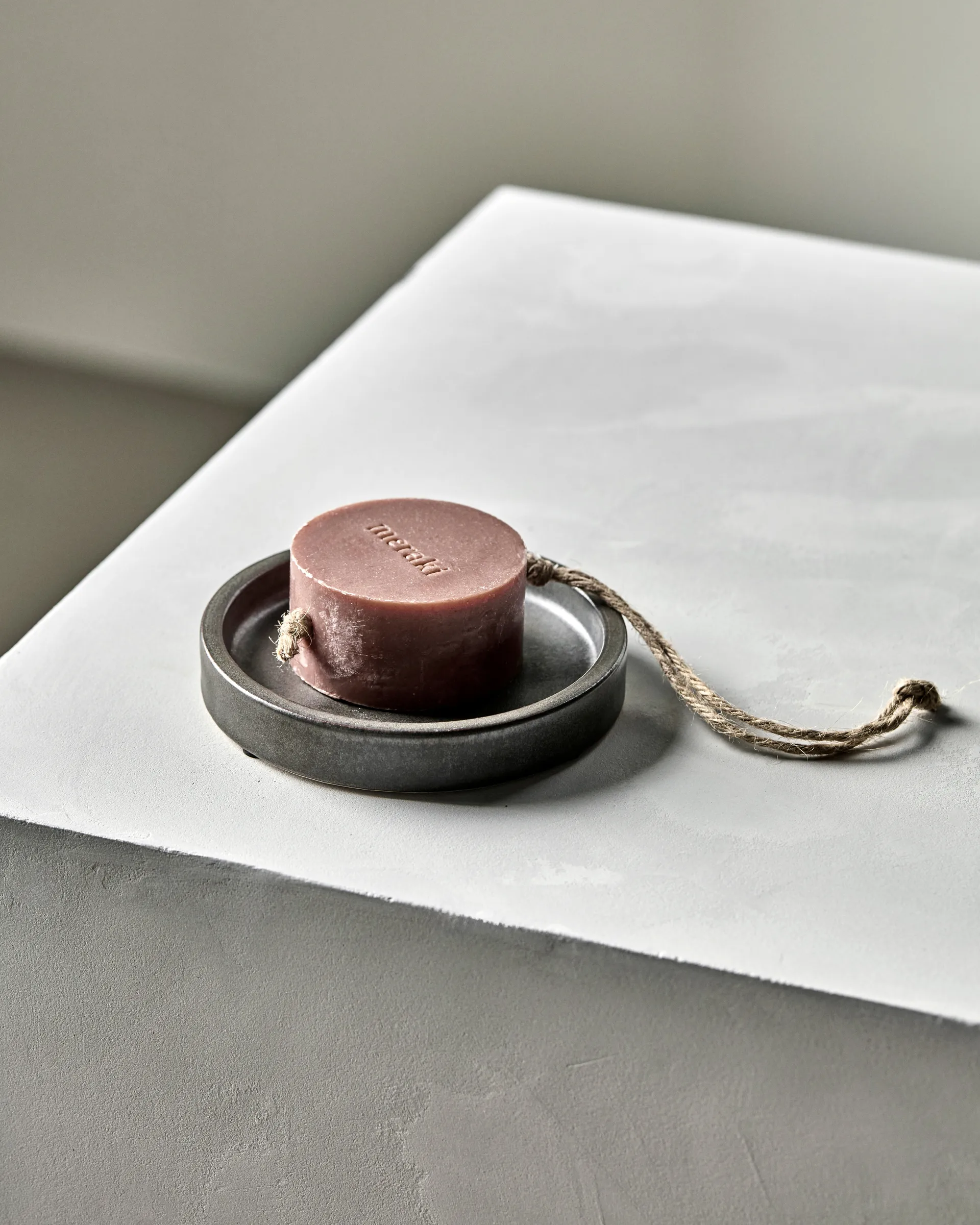 Datura 肥皂盘 Ø12.5 cm, 暗灰 Meraki