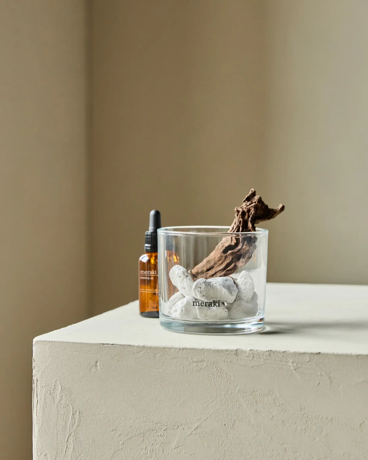 Meraki 香薰 lava stone 和 wood incl. oil, Herbal calm, 白色 Meraki