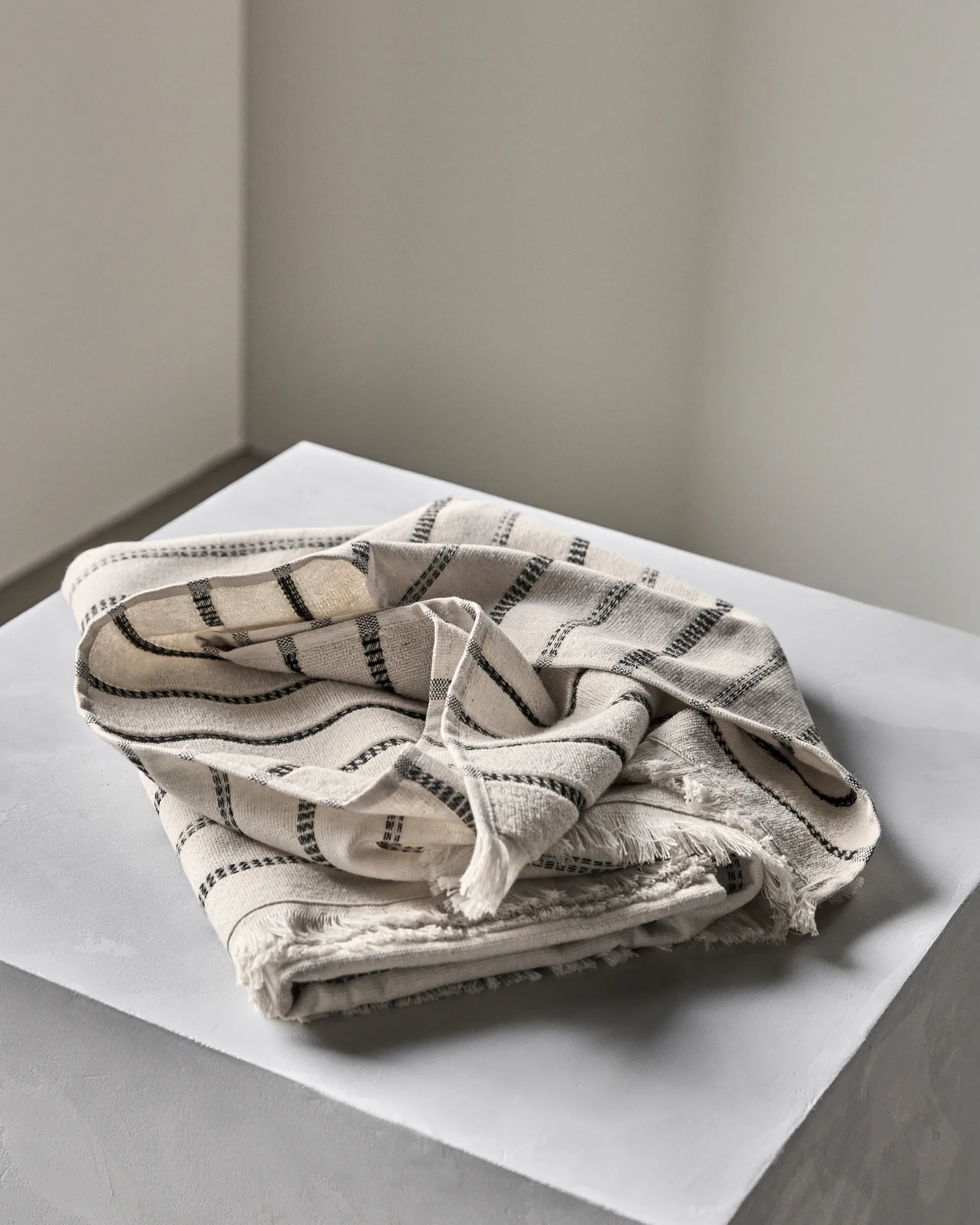 True 浴巾, 米白色-黑色, 70x140 cm Meraki