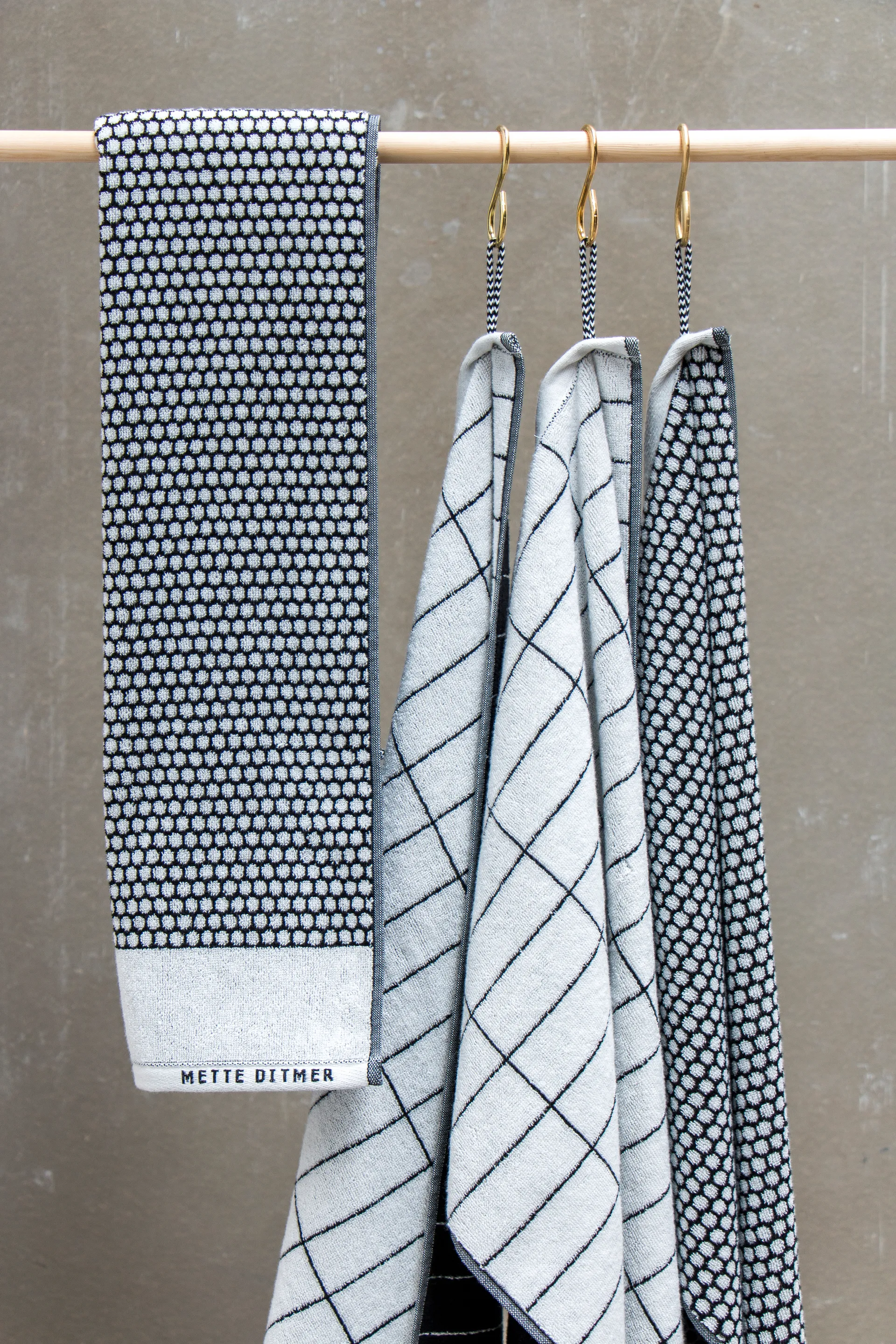 石纹客用毛巾38x60cm 2件装, 黑色米白 Mette Ditmer