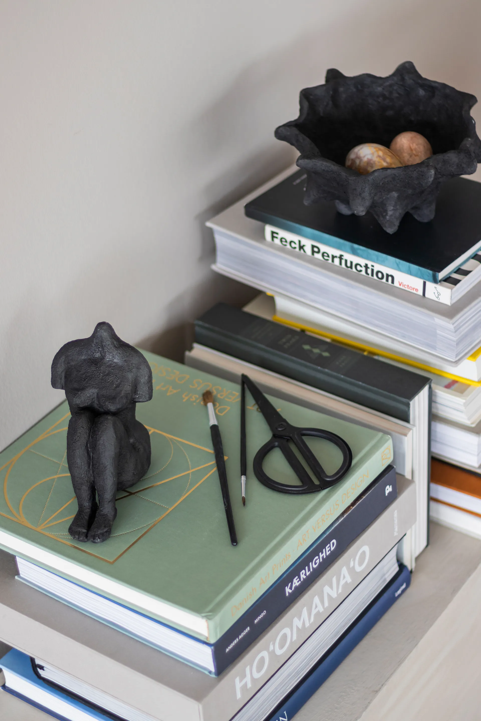 Art piece sitting woman 14 cm, 黑色 Mette Ditmer