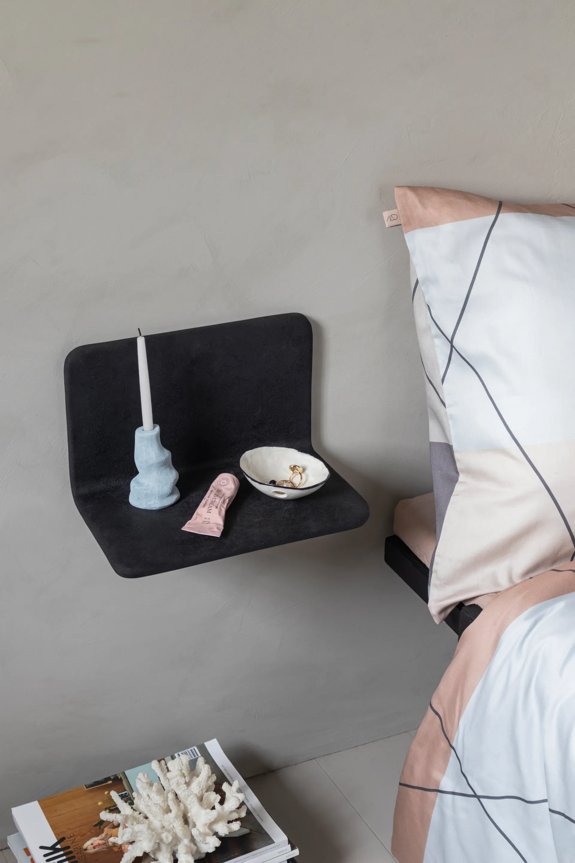 Art Studio wall-mounted side shelf, 黑色 Mette Ditmer