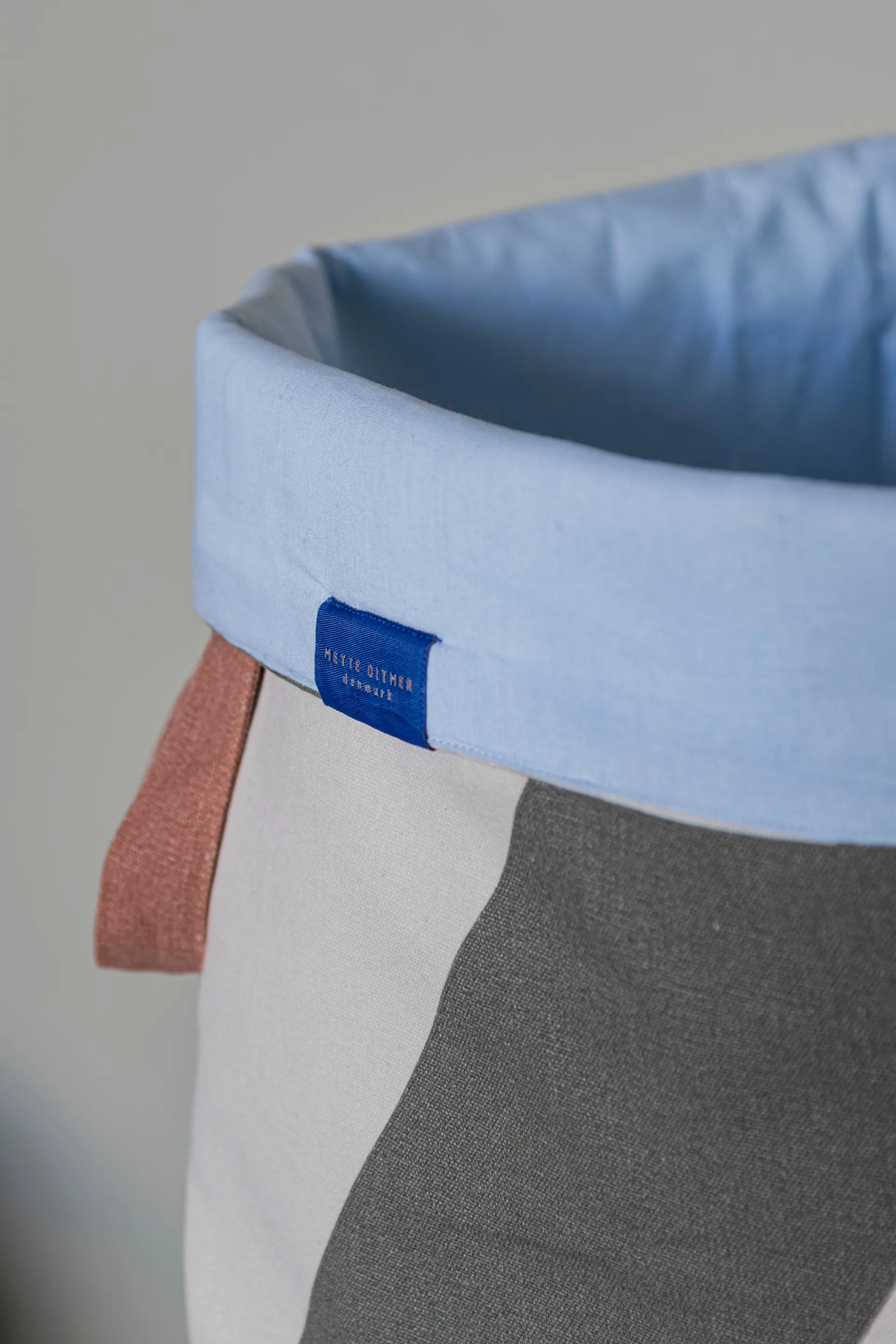 Diagonal 洗衣篮 Ø40x50 cm, Dark 橄榄色-沙色 Mette Ditmer