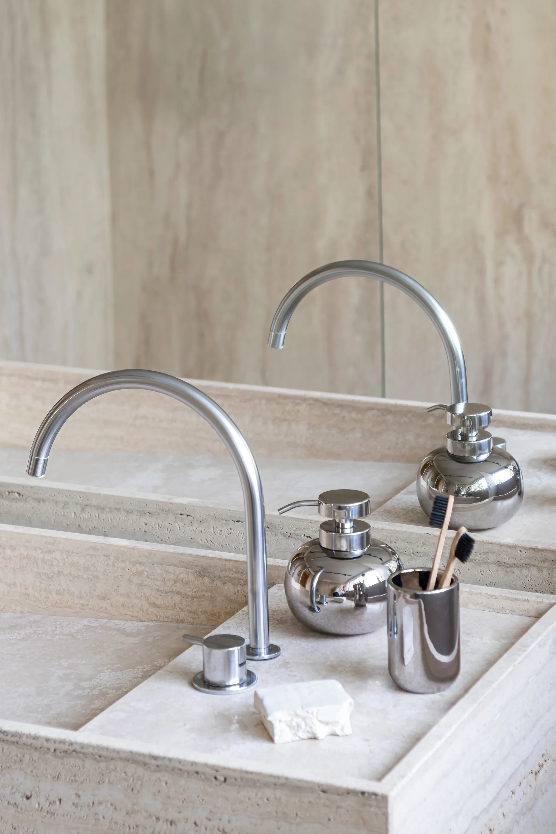 Lotus 皂液器 low, 镀铬色 Mette Ditmer